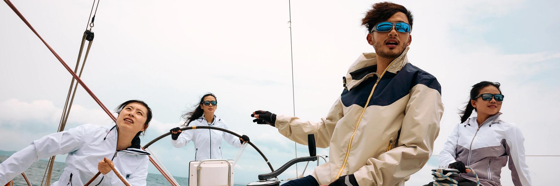 3 Frauen und 1 Mann am Segeln. Was hilft gegen Seekrankheit