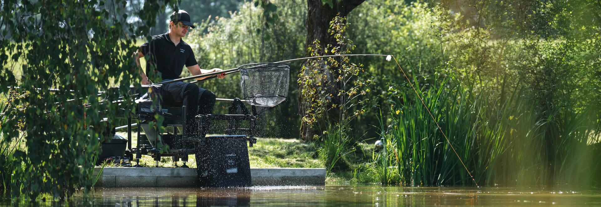 hombre practicando pesca al coup