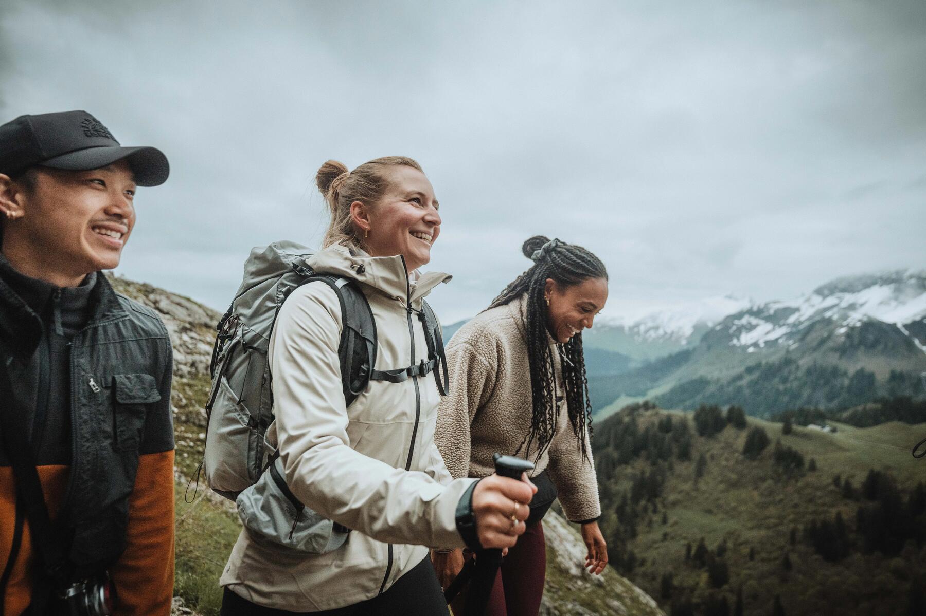 Sport à tester sous la pluie : la marche et la randonnée