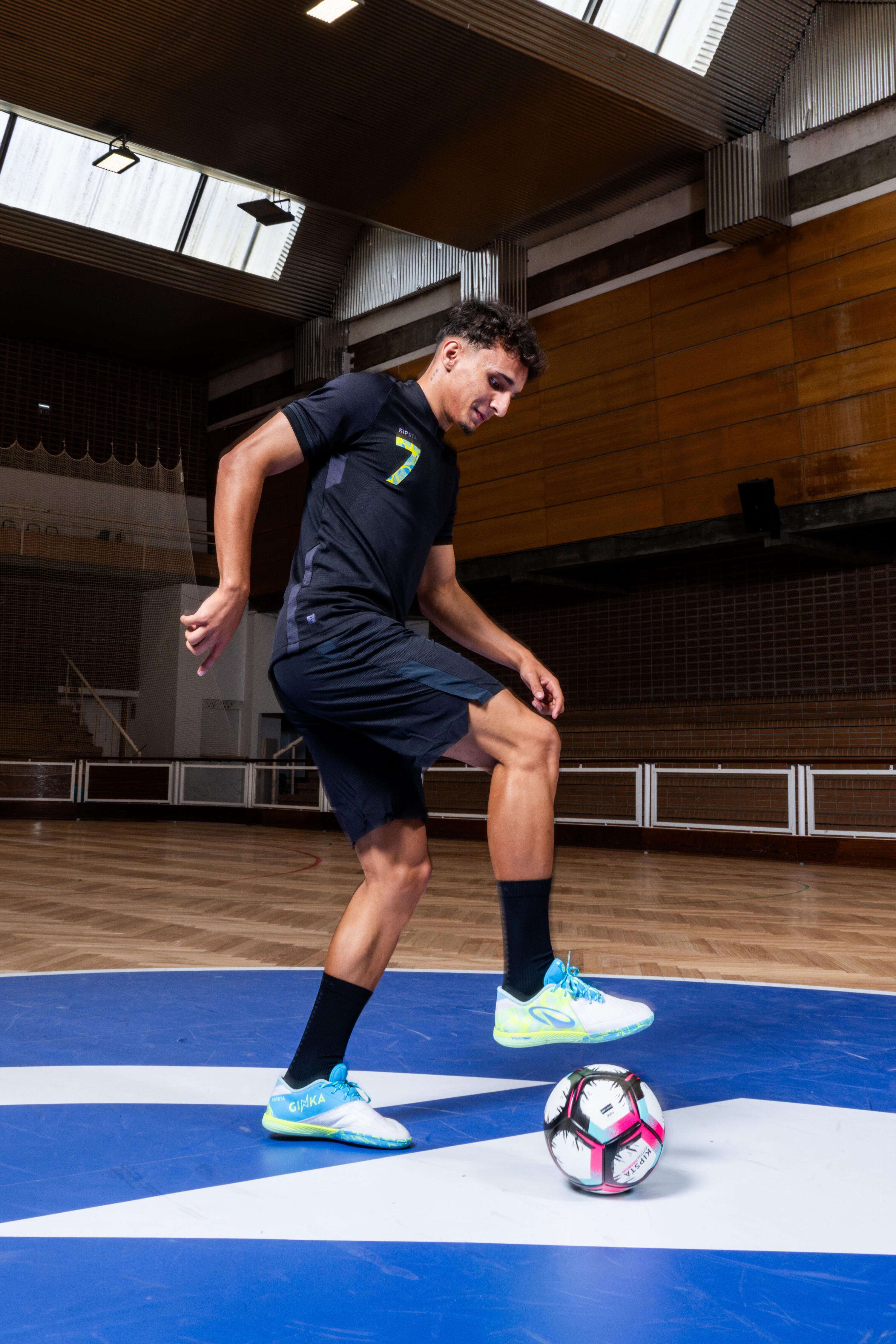 Ballon de Futsal Taille 4 FIFA Quality Pro 16/16