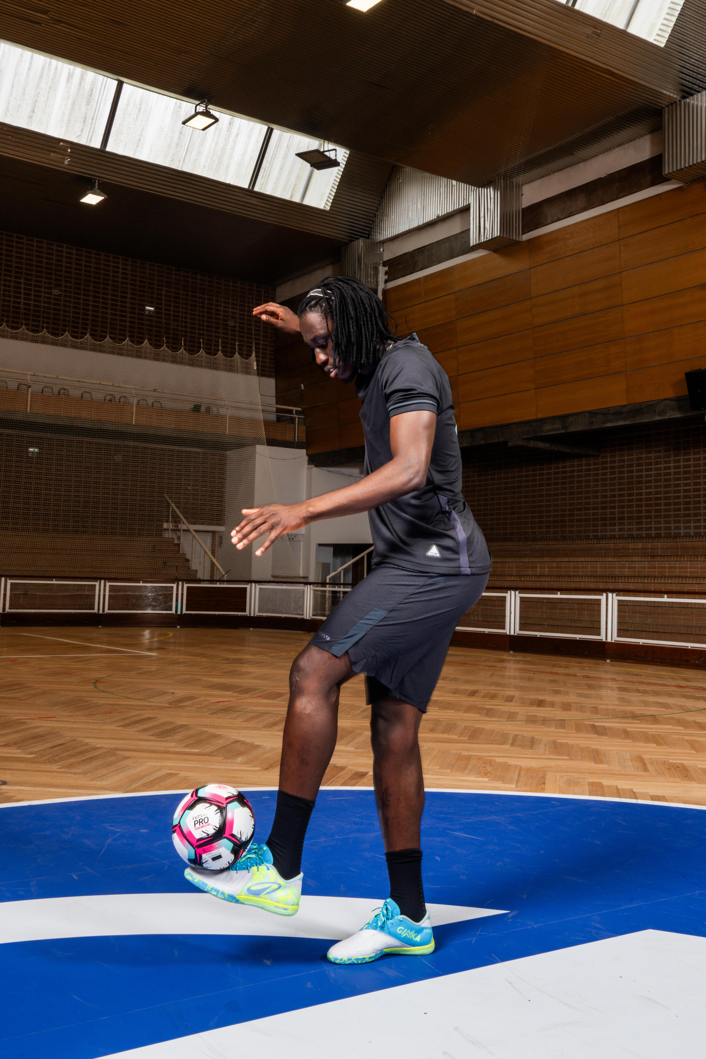Ballon de Futsal Taille 4 FIFA Quality Pro 13/16