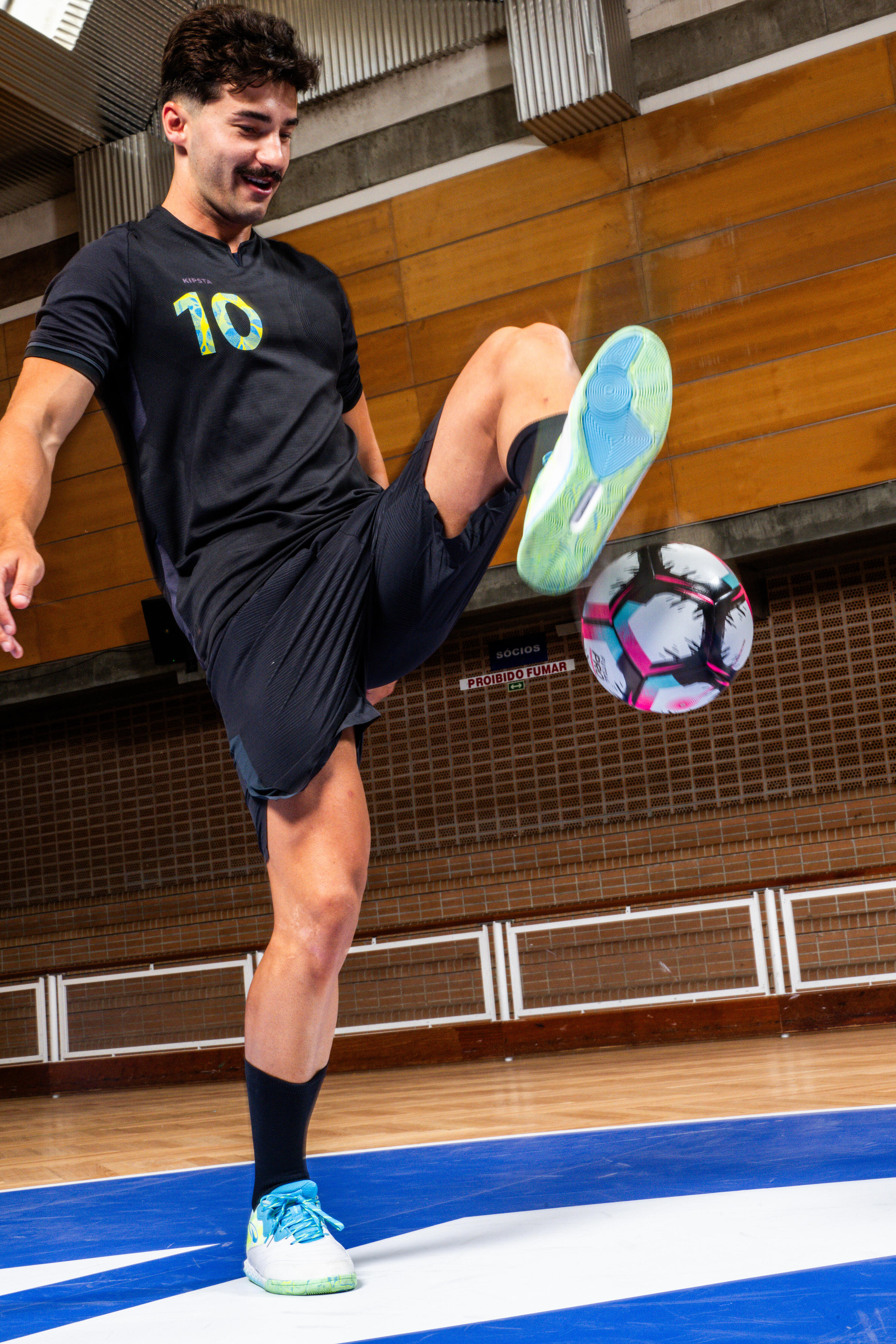 Ballon de Futsal Taille 4 FIFA Quality Pro 11/16