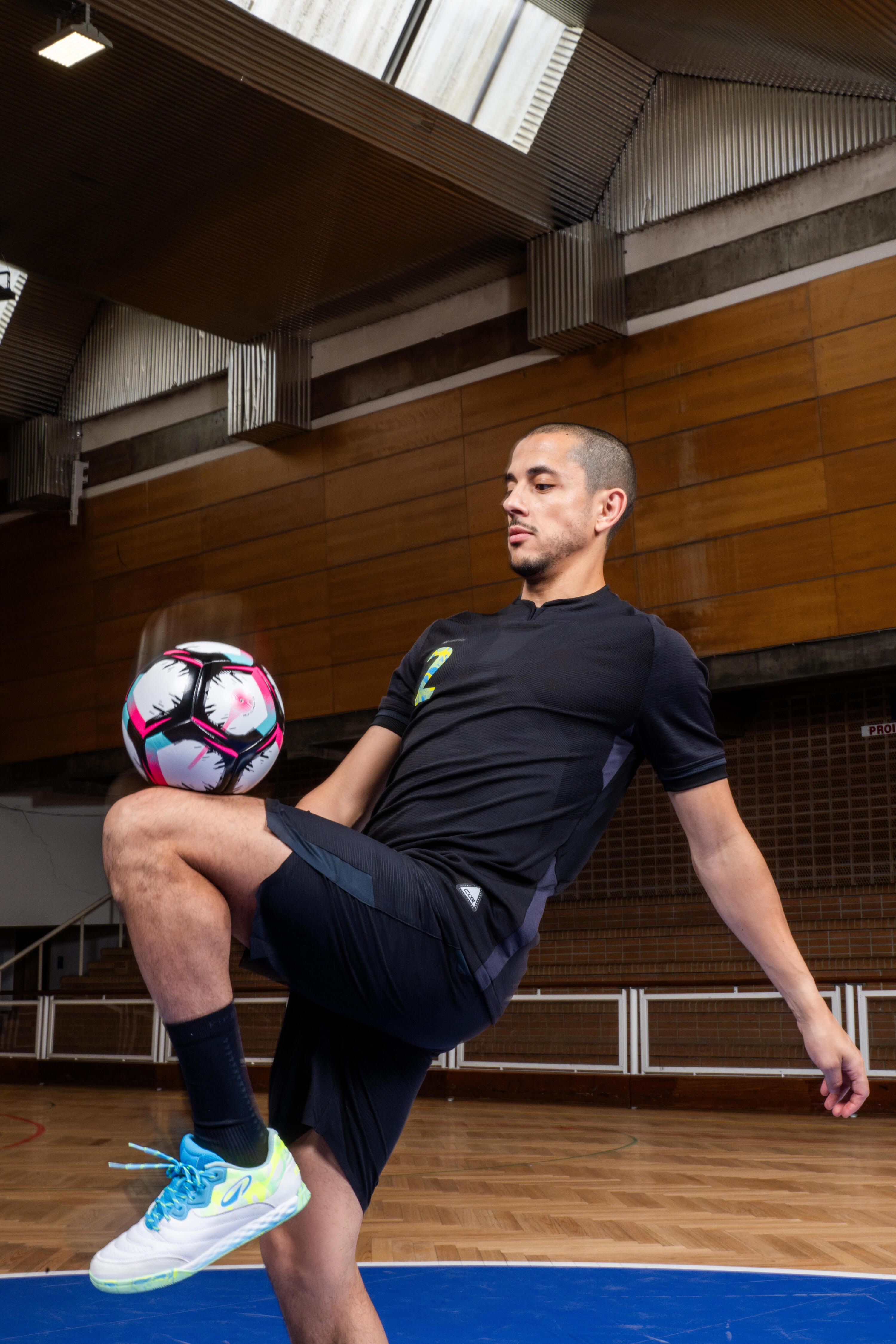 Ballon de Futsal Taille 4 FIFA Quality Pro 9/16