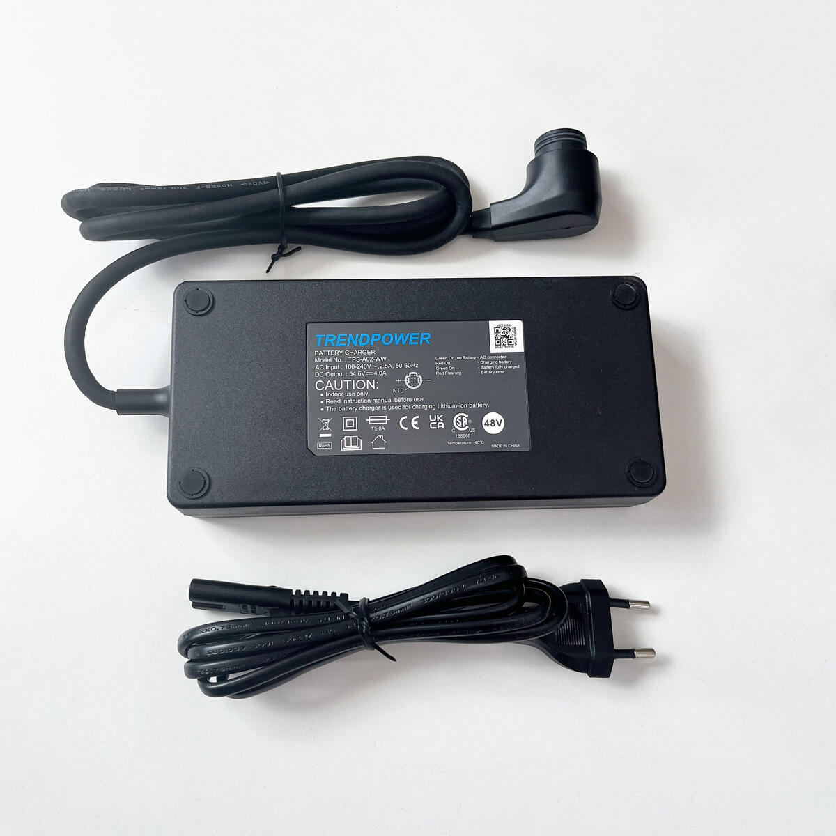 CHARGEUR 48V 4A BATTERIE INTERNE