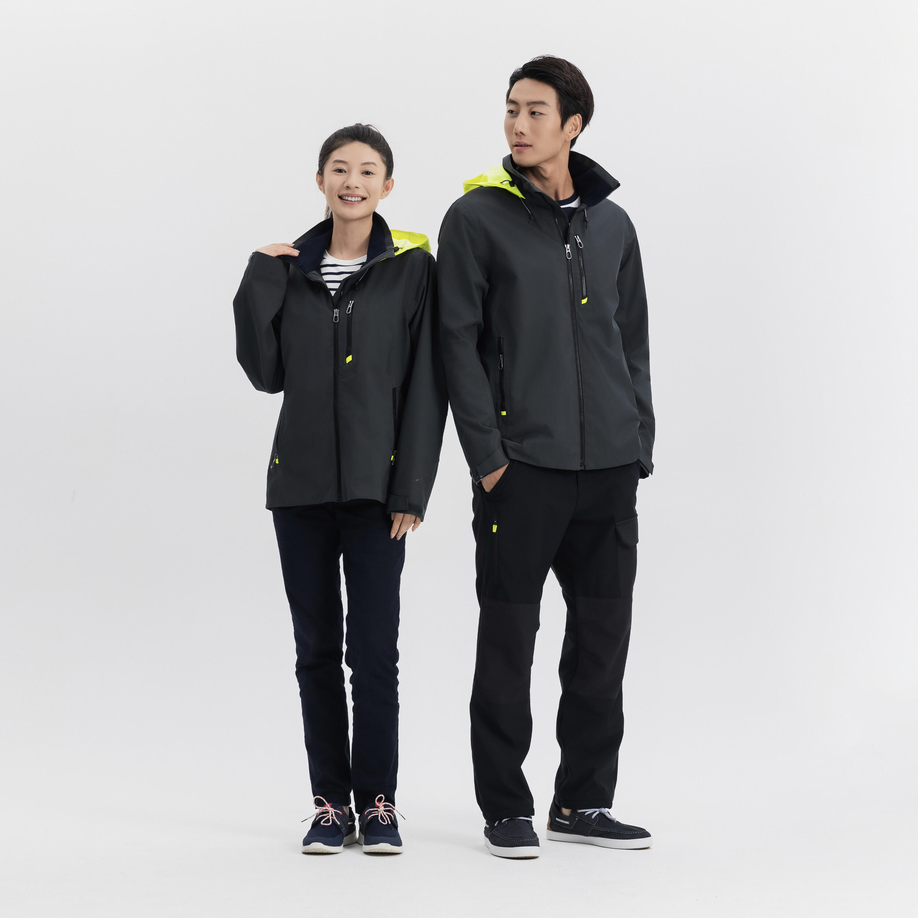 Veste imperméable coupe-vent de voile femme sailing 500 gris foncé capuche jaune 57/71