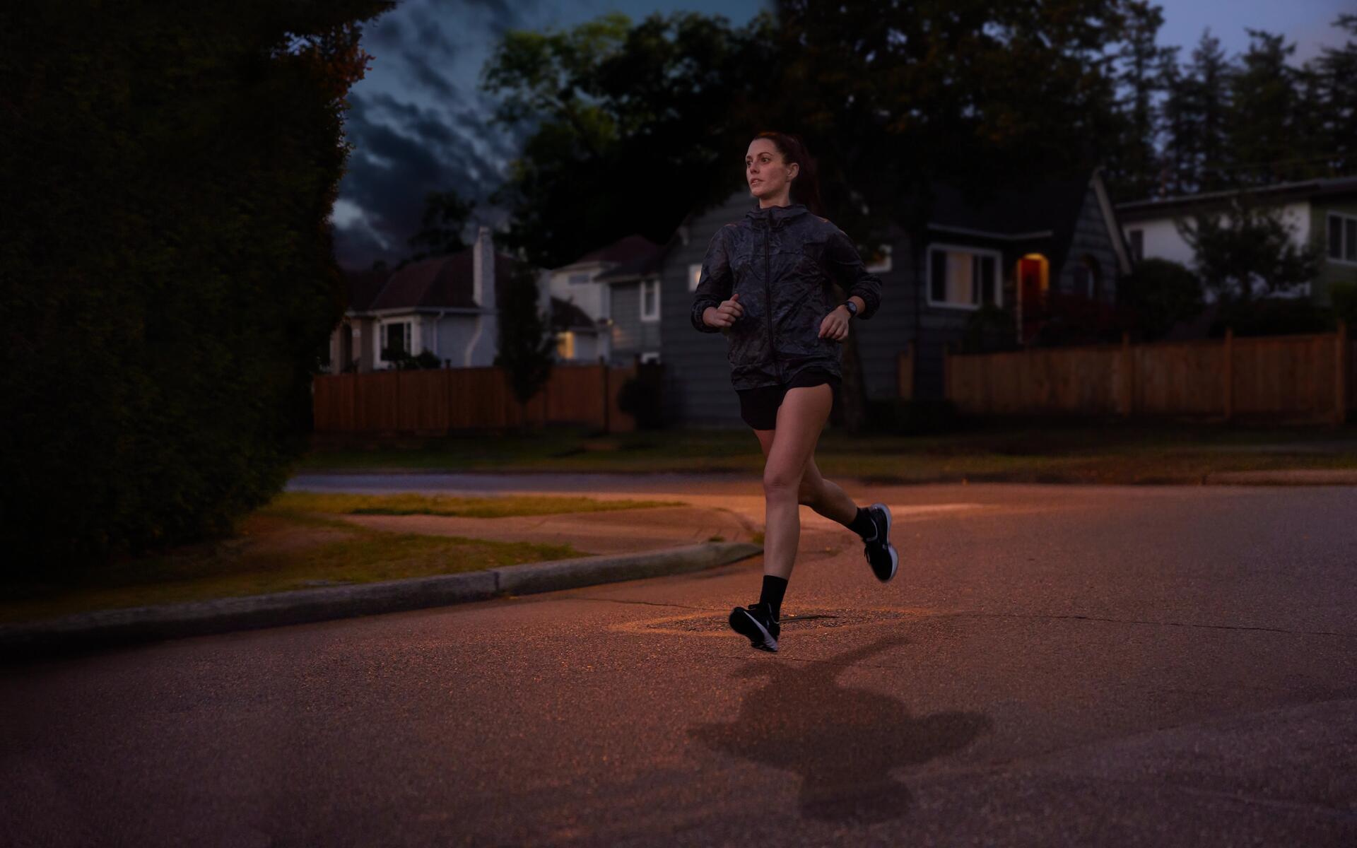 chica corriendo con GARMIN