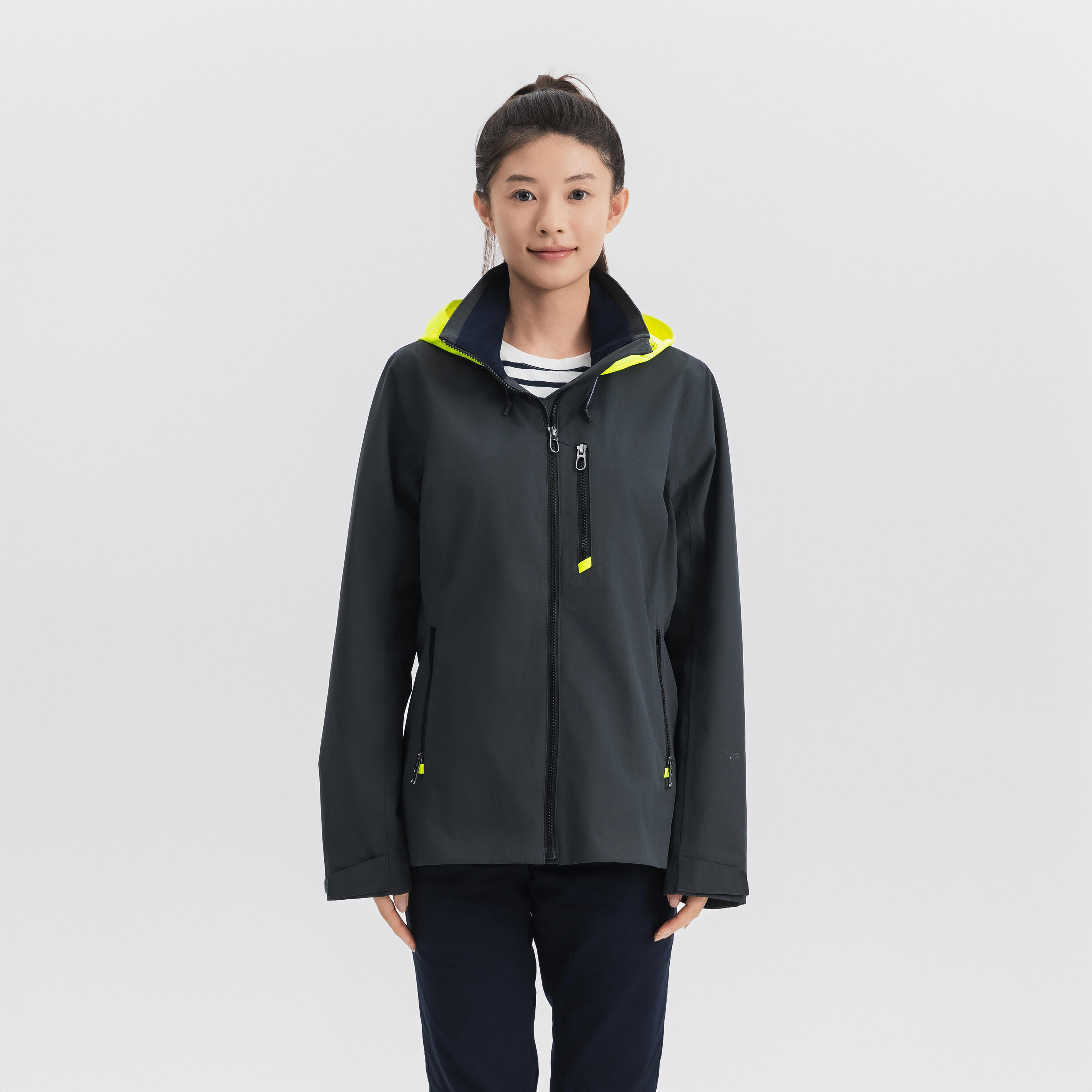 Veste imperméable coupe-vent de voile femme sailing 500 gris foncé capuche jaune 54/71