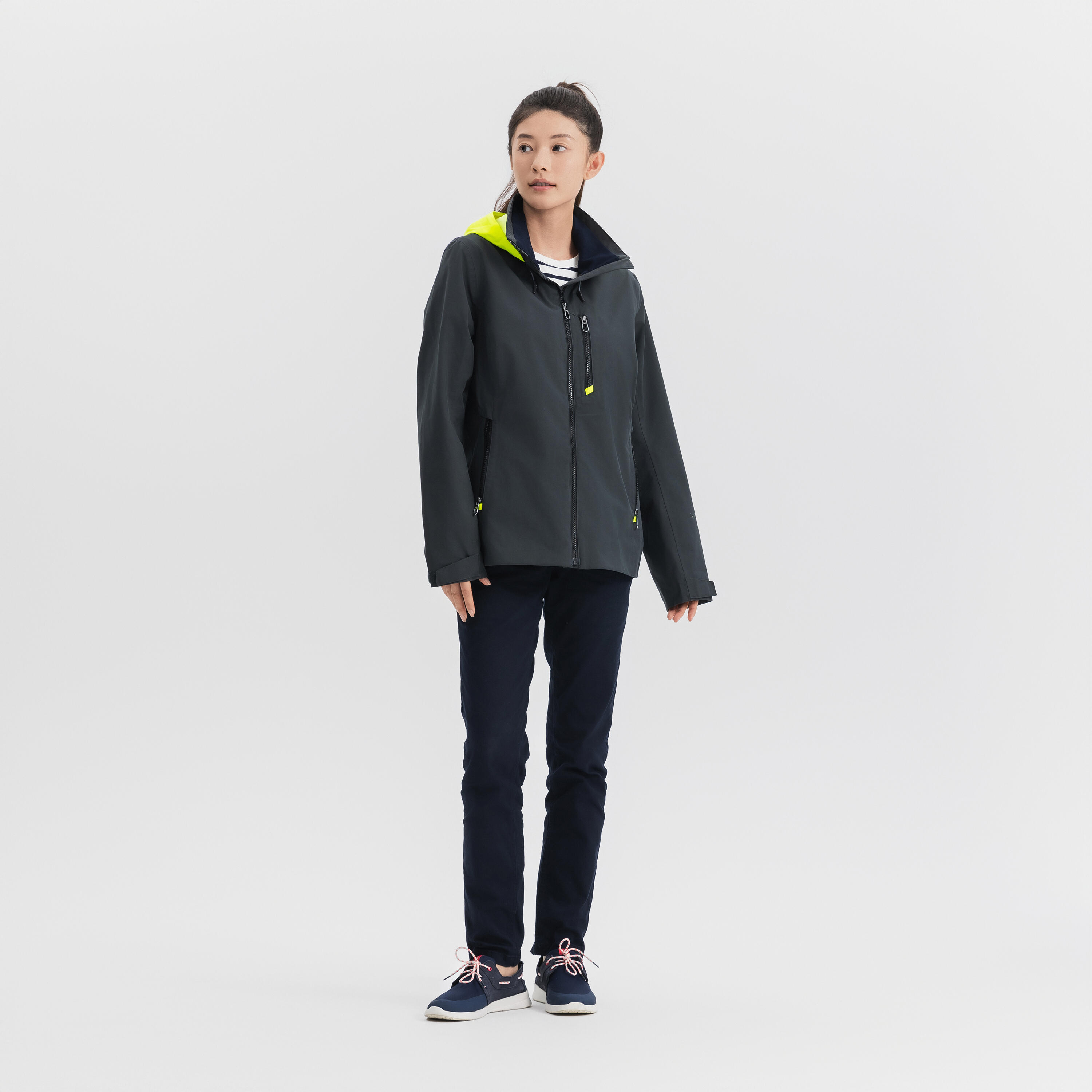 Veste imperméable coupe-vent de voile femme sailing 500 gris foncé capuche jaune 53/71