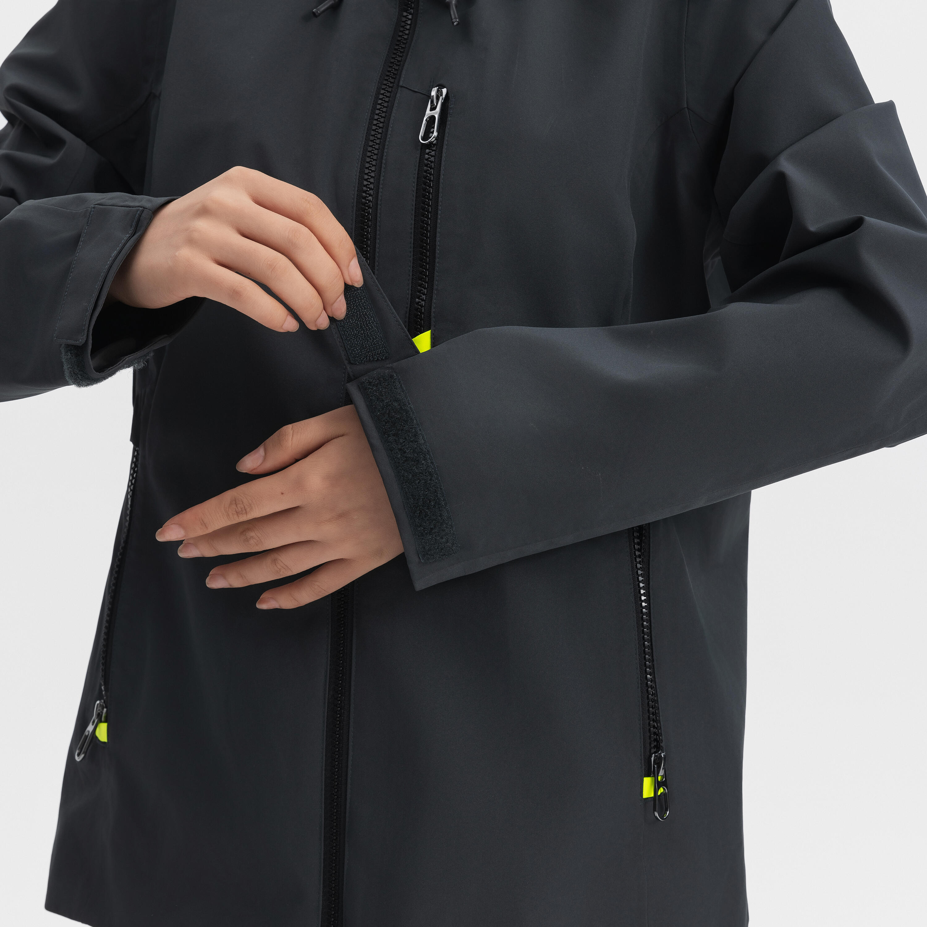 Veste imperméable coupe-vent de voile femme sailing 500 gris foncé capuche jaune 49/71