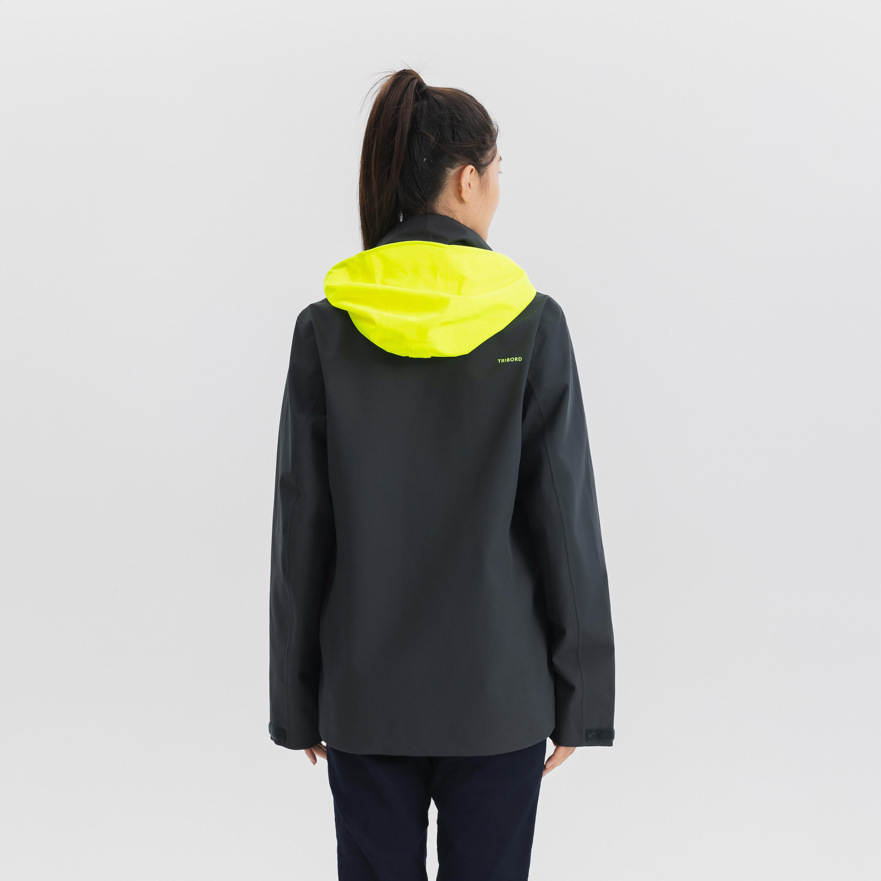Veste imperméable coupe-vent de voile femme sailing 500 gris foncé capuche jaune 45/71