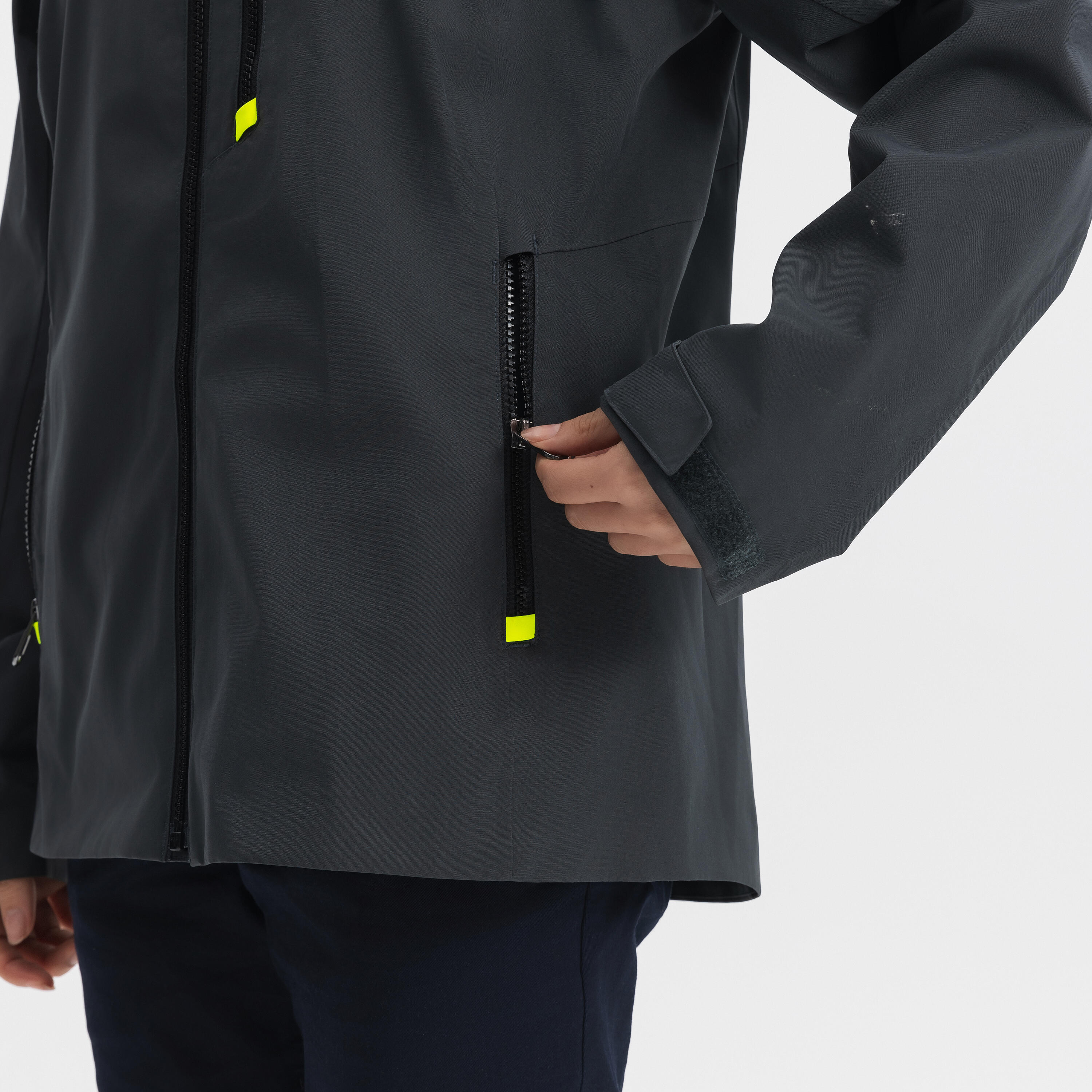 Veste imperméable coupe-vent de voile femme sailing 500 gris foncé capuche jaune 44/71