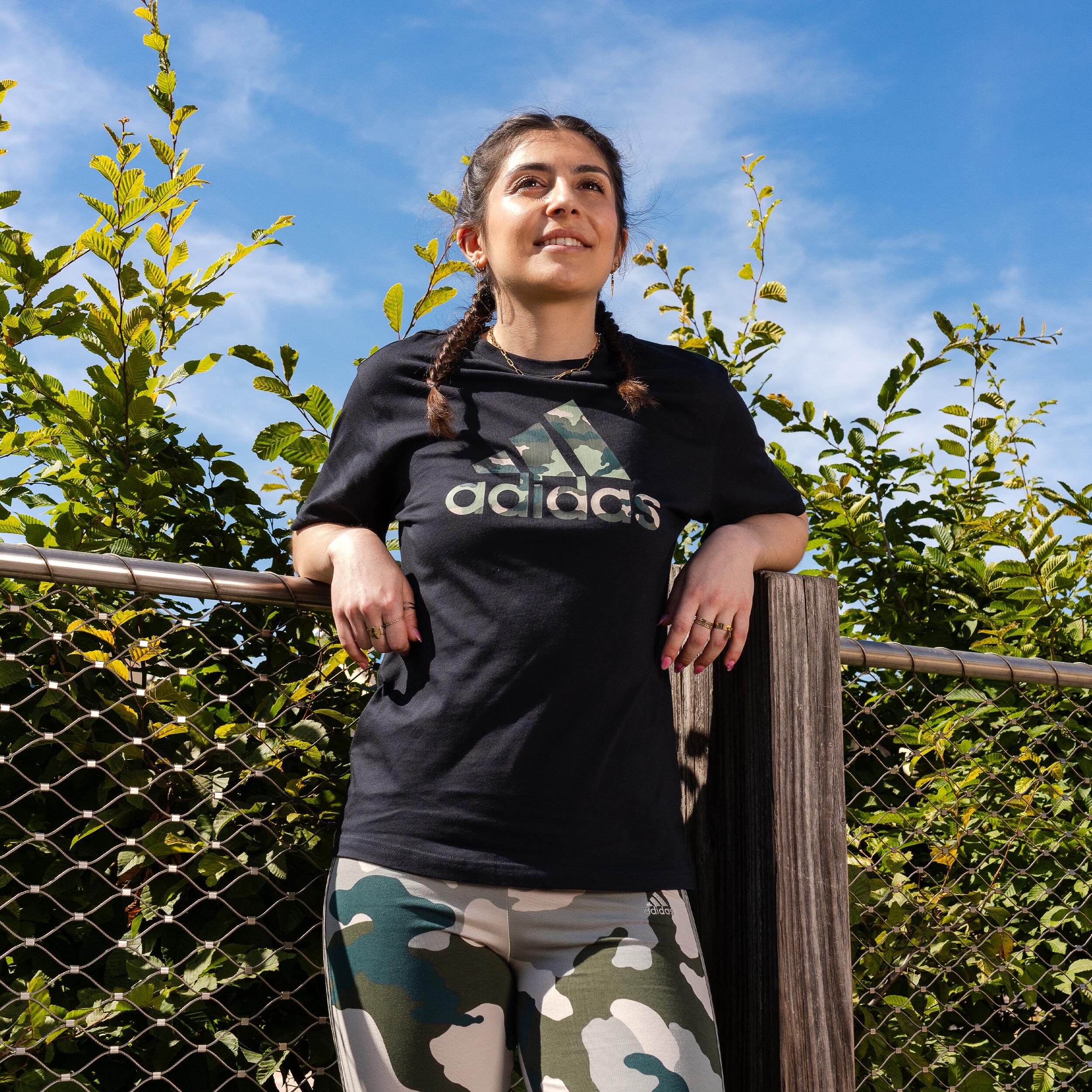 Dámske tričko s maskáčovou potlačou loga Adidas – čierne XS