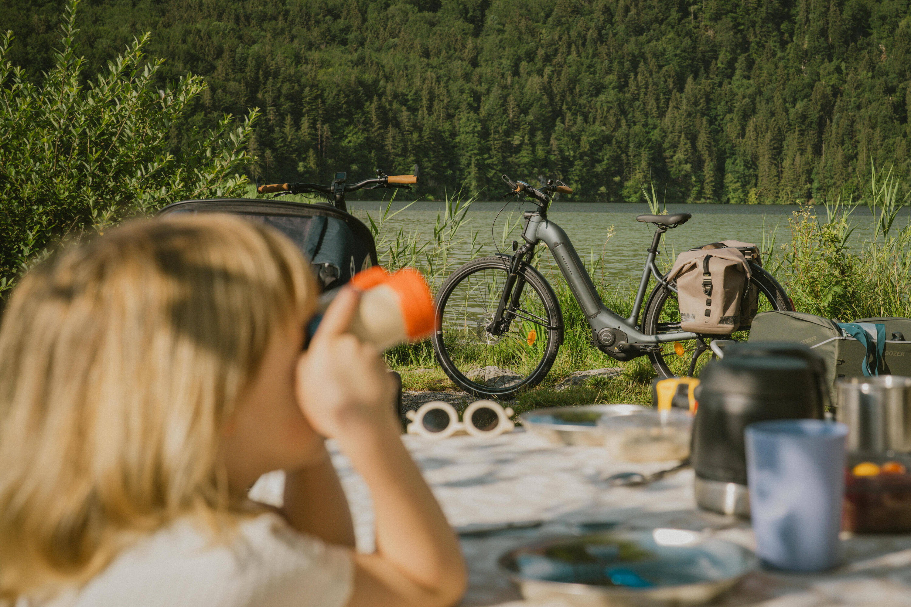Bici trekking elettrica a pedalata assistita automatica E-ACTV 900 Owuru grigia 50/55