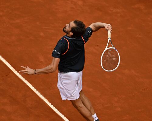 zoom on a tennis racquet