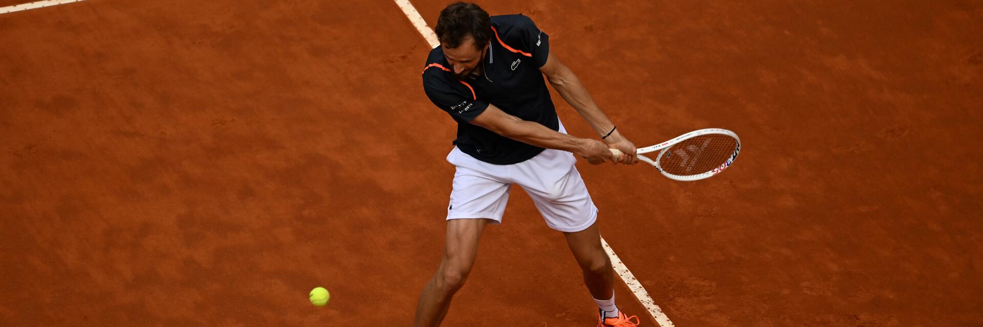 Orangefarbene Tennisbälle mit reduziertem Innendruck für Anfänger auf dem Midcourt!