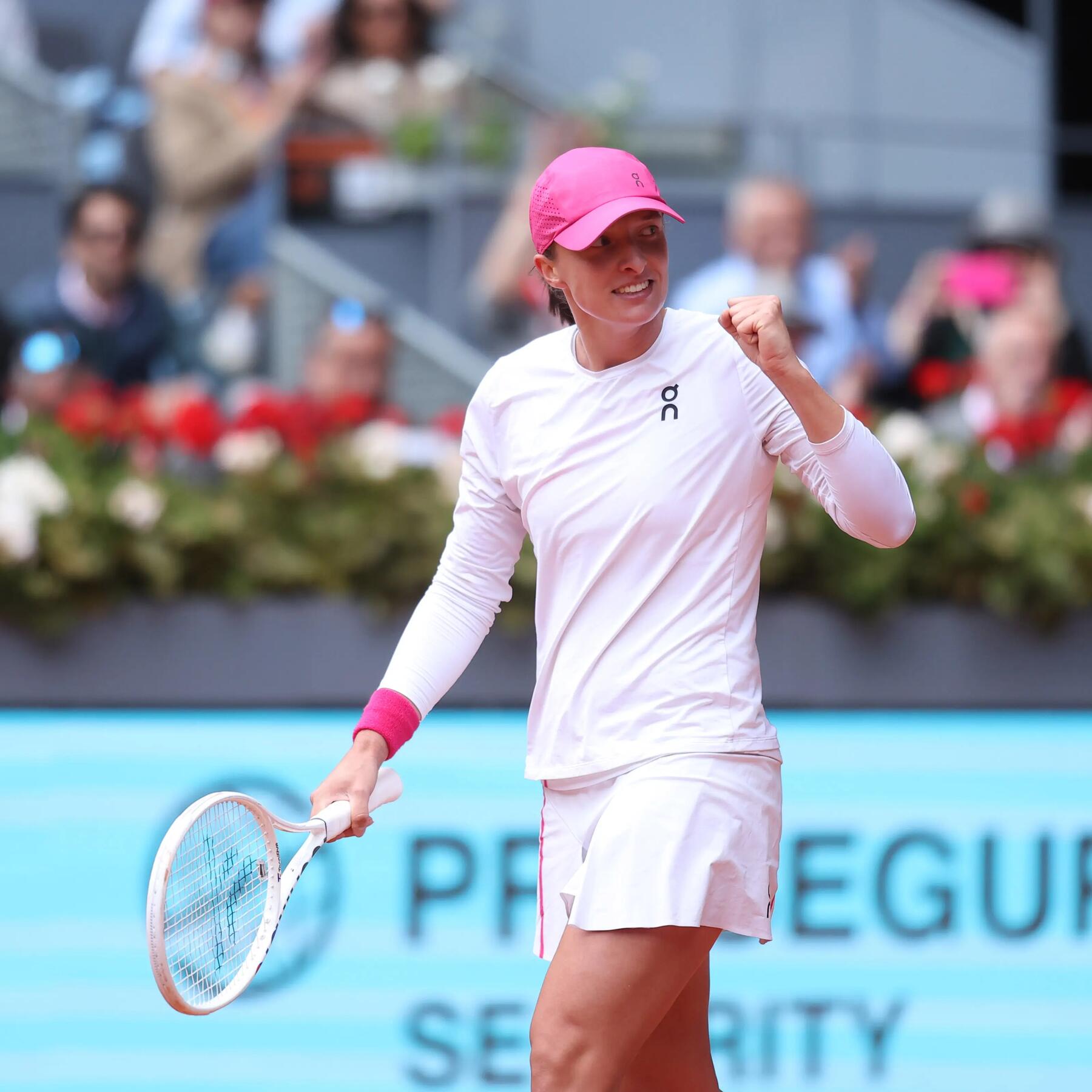 Iga Świątek jugando al tenis