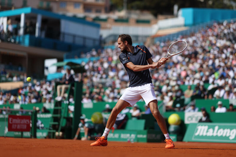 Cum alegi racheta de tenis pentru adulți?