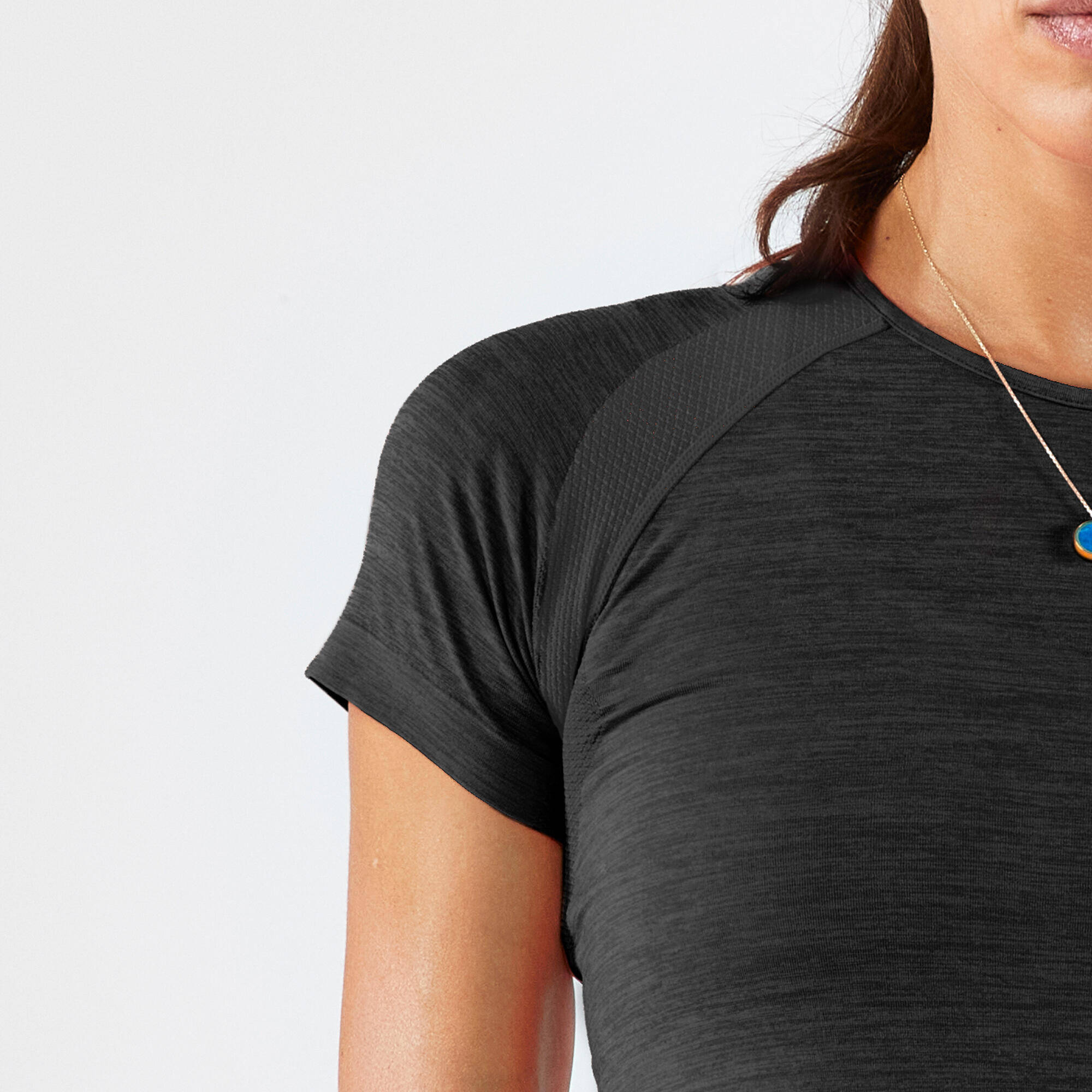 Women's Seamless Running&Trail Running T-Shirt-KIPRUN Run 500 Comfort slim-black -  3