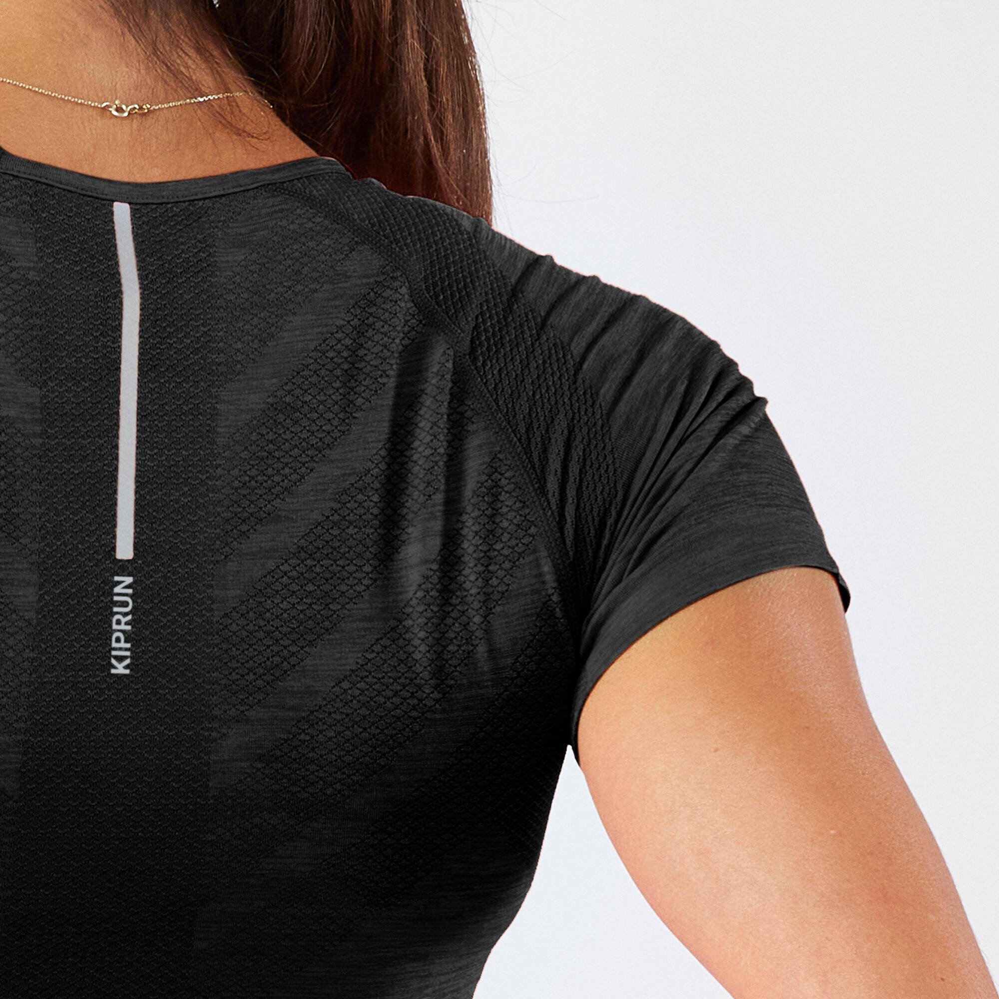 Women's Seamless Running&Trail Running T-Shirt-KIPRUN Run 500 Comfort slim-black -  4