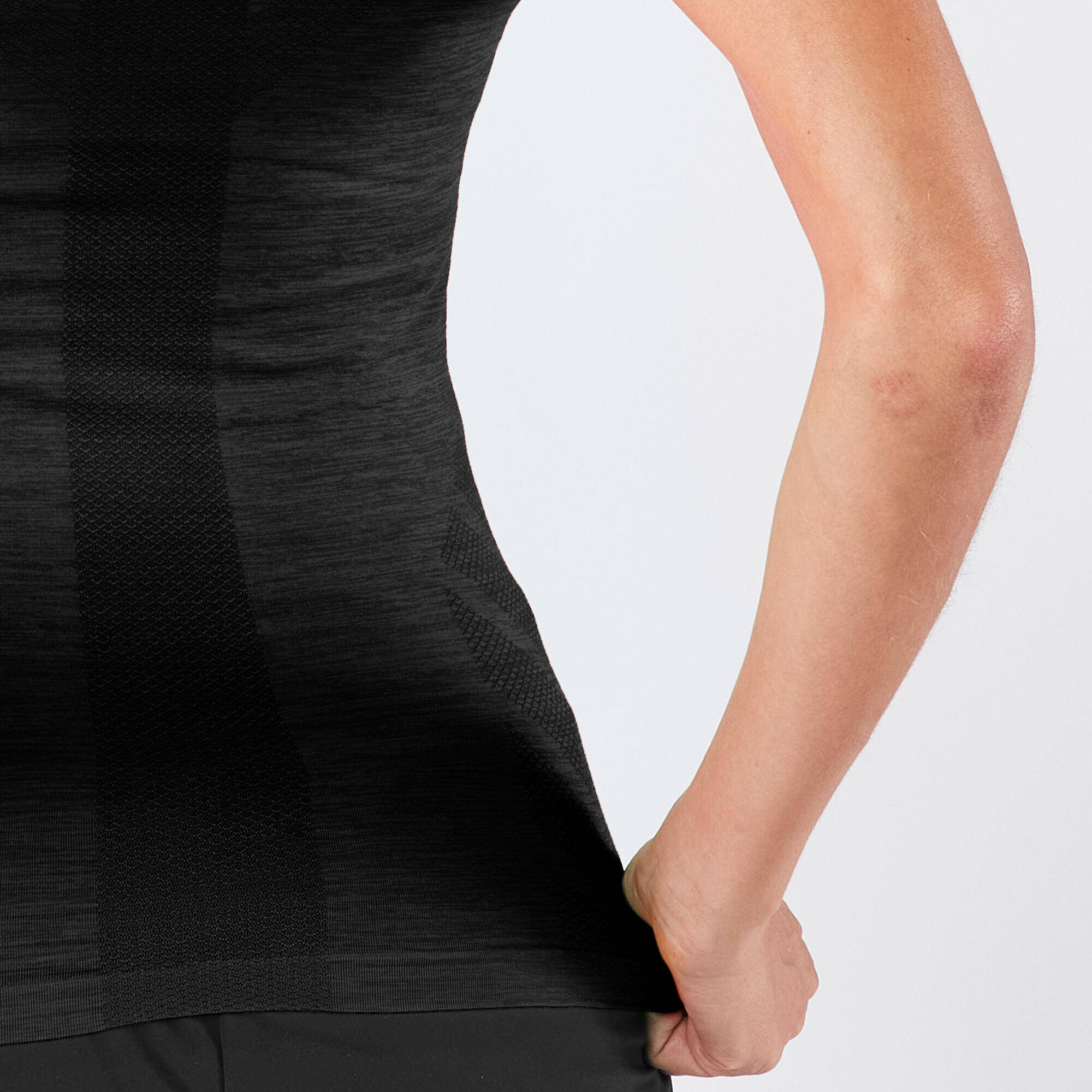 Women's Seamless Running&Trail Running T-Shirt-KIPRUN Run 500 Comfort slim-black -  5