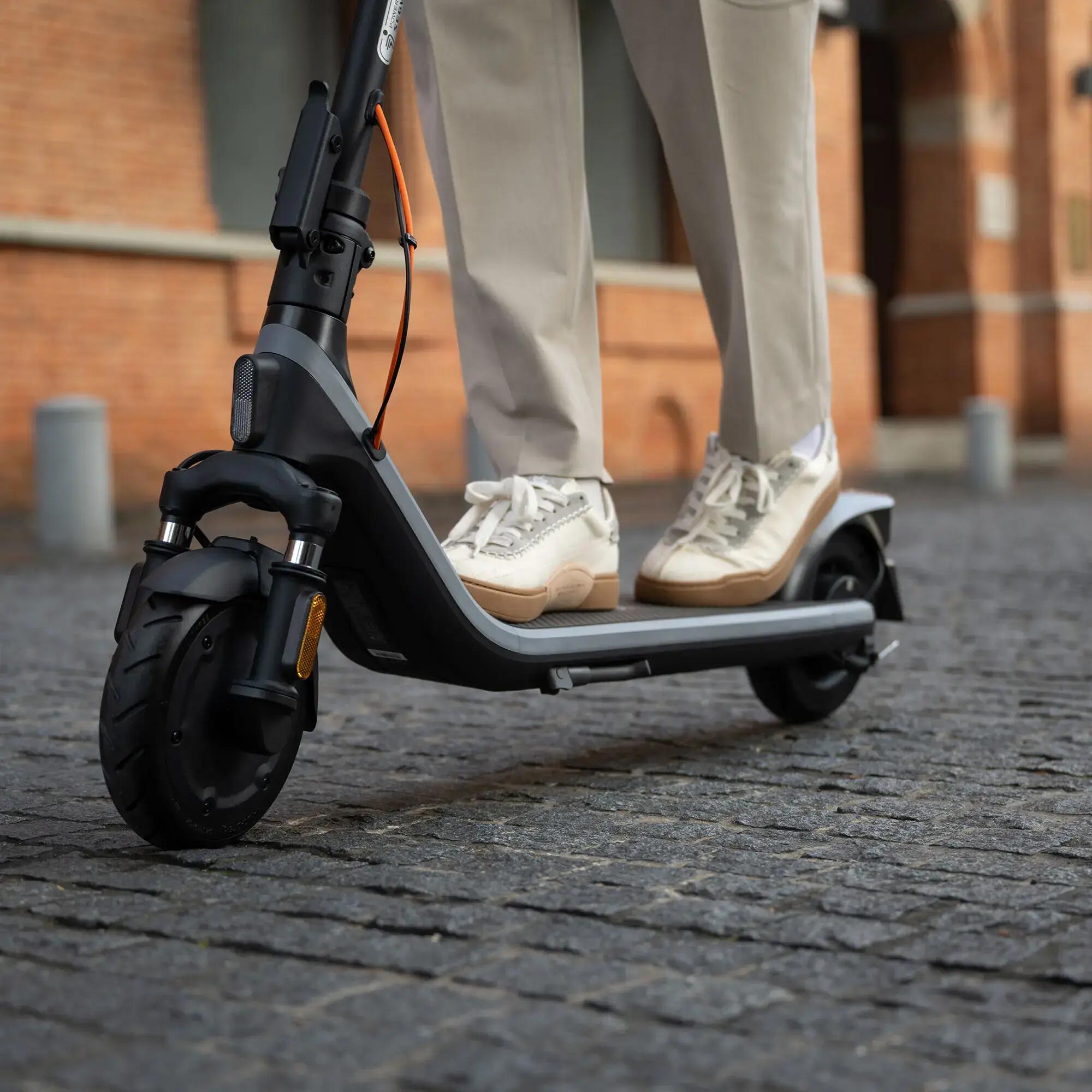 Trotinetă electrică Ninebot E2 PLUS II 6/7