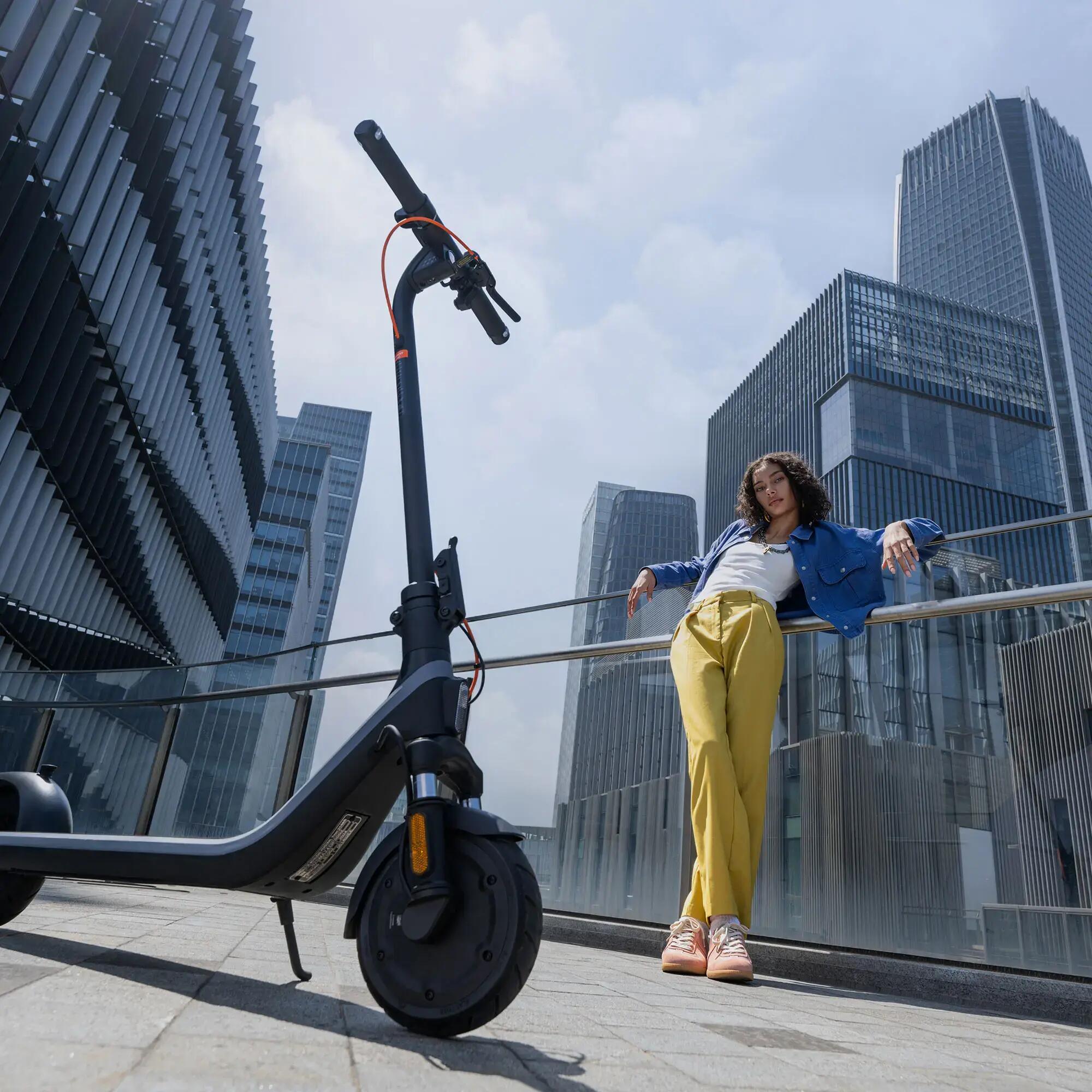 Trotinetă electrică Ninebot E2 PLUS II 4/7