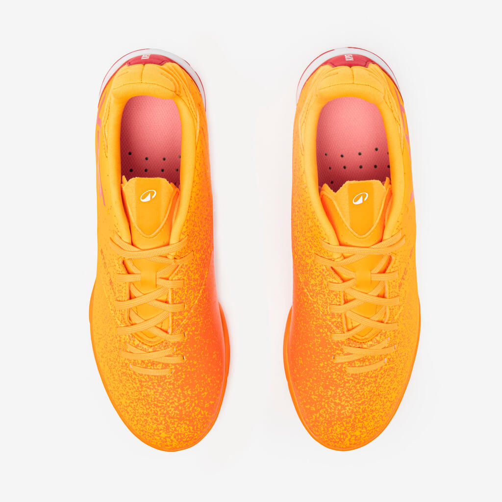 ΠΟΔΟΣΦΑΙΡΙΚΑ ΠΑΠΟΥΤΣΙΑ ΕΝΗΛΙΚΩΝ VIRALTO I ΓΙΑ ΧΛΟΟΤΑΠΗΤΑ ΠΟΡΤΟΚΑΛΙ