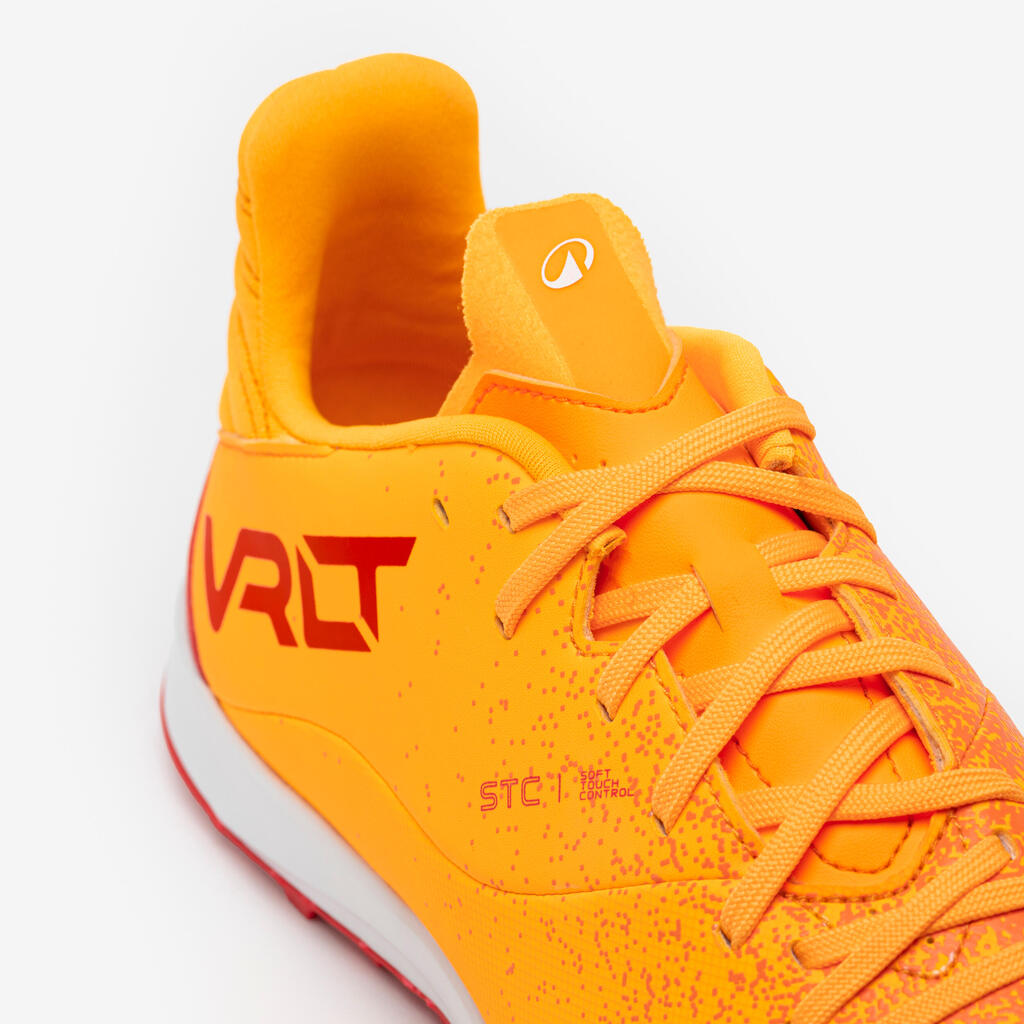 ΠΟΔΟΣΦΑΙΡΙΚΑ ΠΑΠΟΥΤΣΙΑ ΕΝΗΛΙΚΩΝ VIRALTO I ΓΙΑ ΧΛΟΟΤΑΠΗΤΑ ΠΟΡΤΟΚΑΛΙ