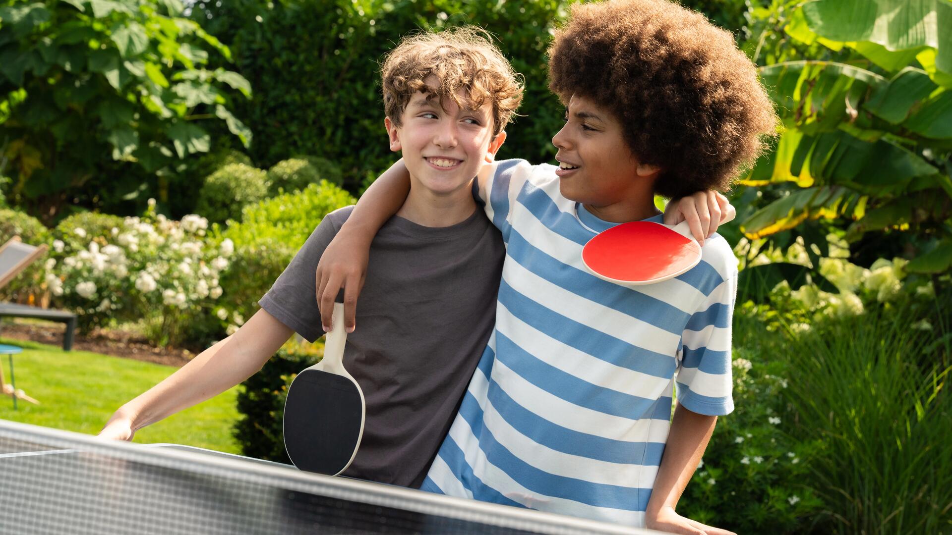 Billard, tennis de table, badminton … les bienfaits des sports intergénérationnels