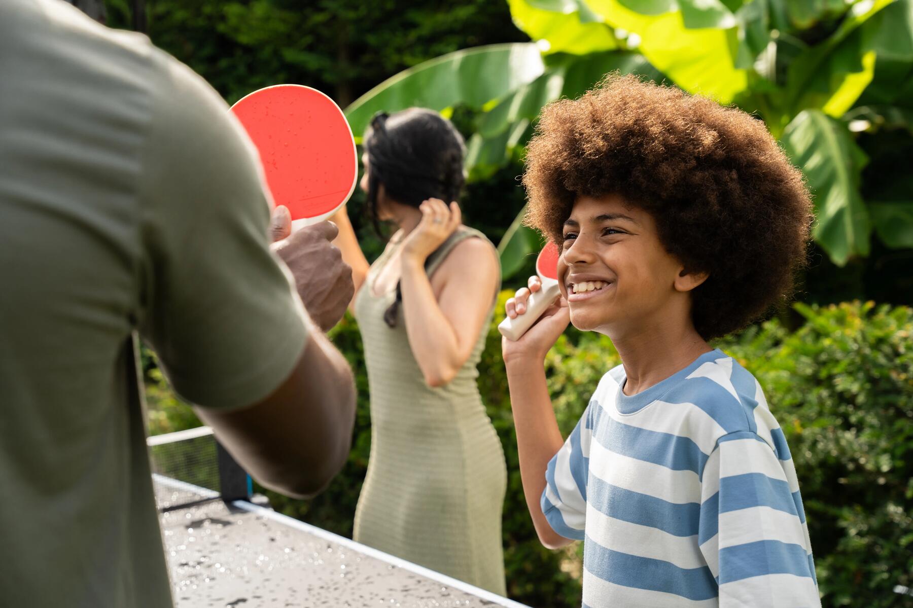 Billard, tennis de table, badminton … les bienfaits des sports intergénérationnels