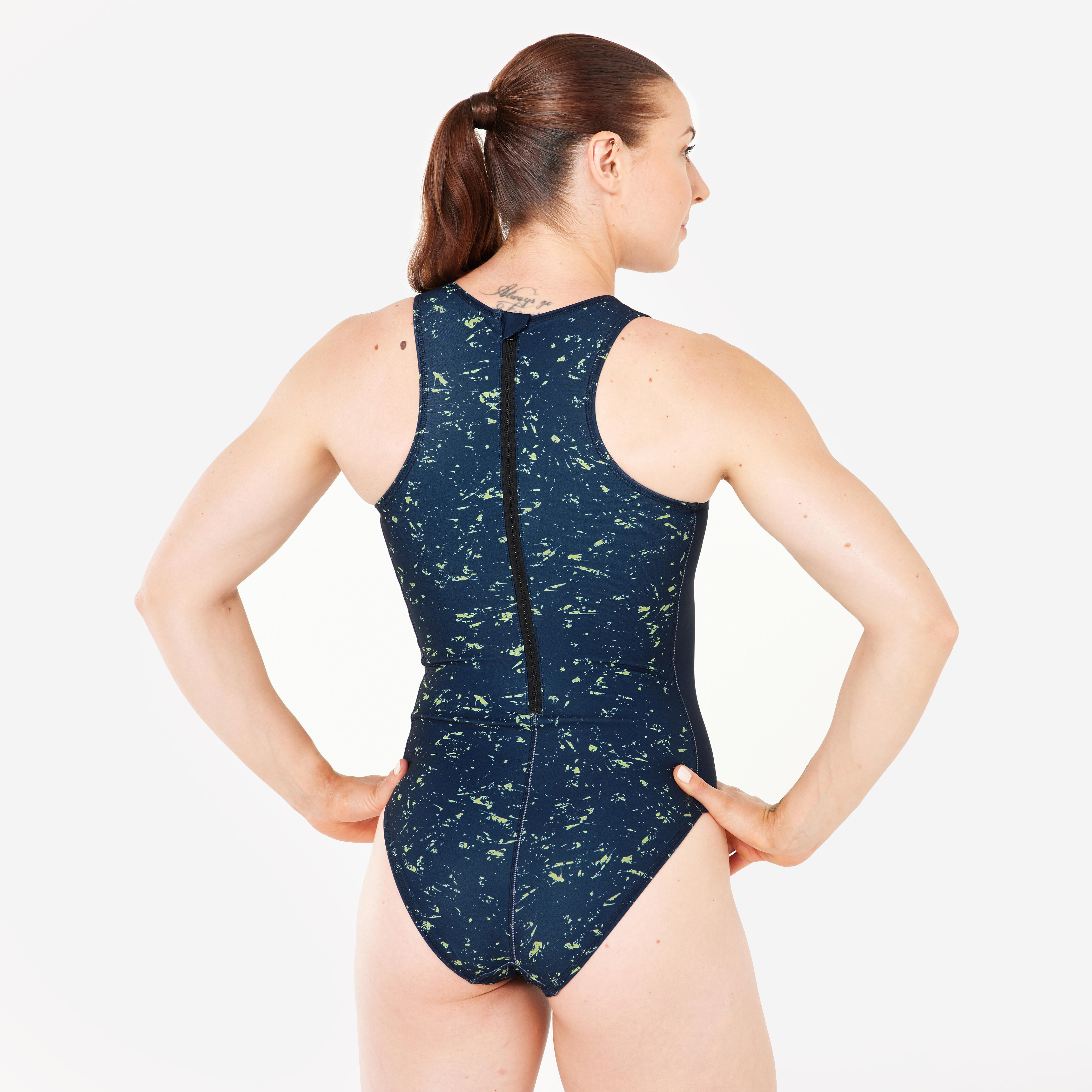 DECATHLON Dámske jednodielne plavky na vodné pólo All Sand námorná modrá XS-S · záber 5