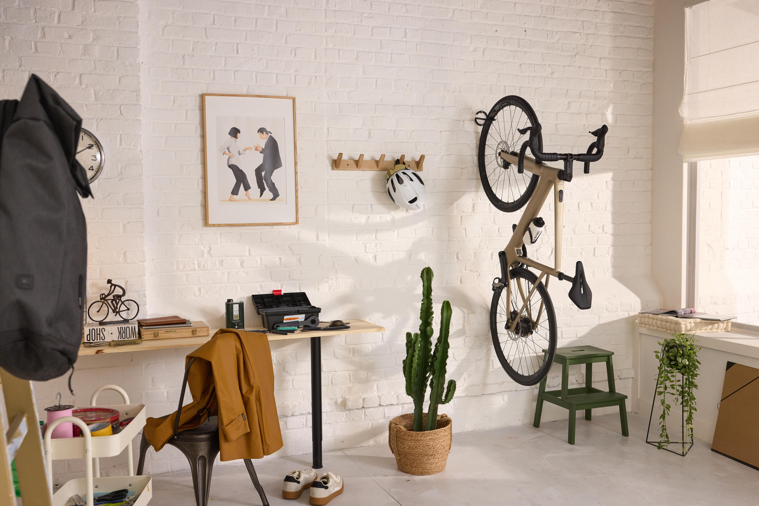 Support velo mural et plafond noir 8/8