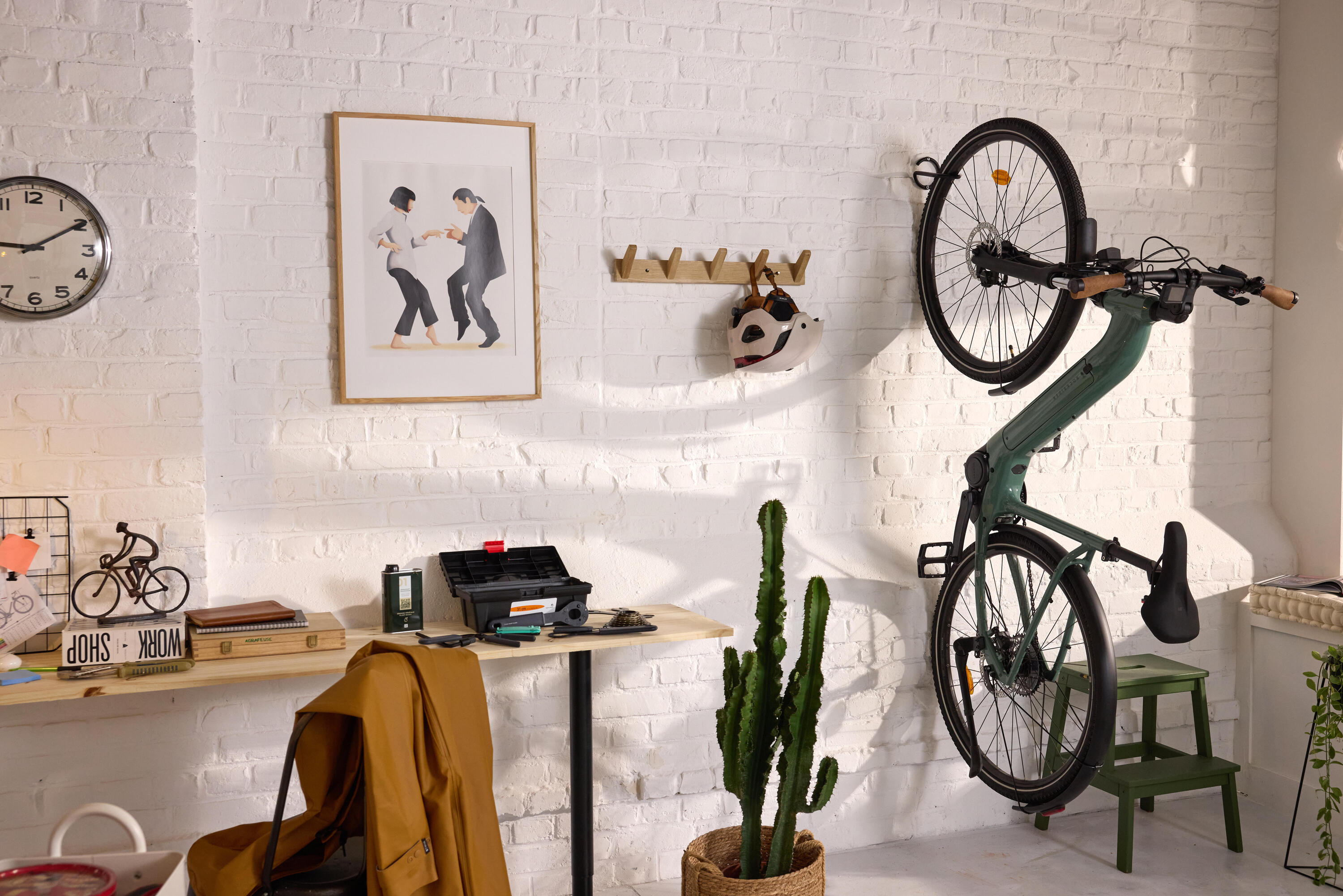Support velo mural et plafond noir 5/8