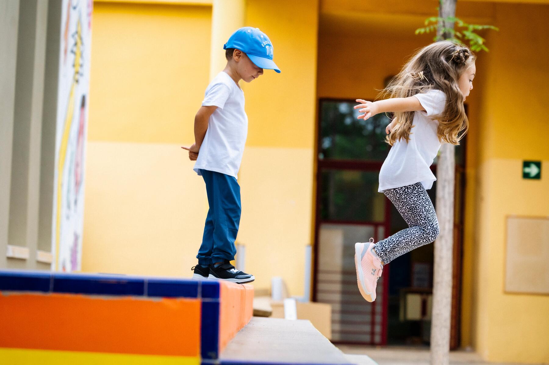 EXERCIȚII AMUZANTE DE STRETCHING PENTRU COPII