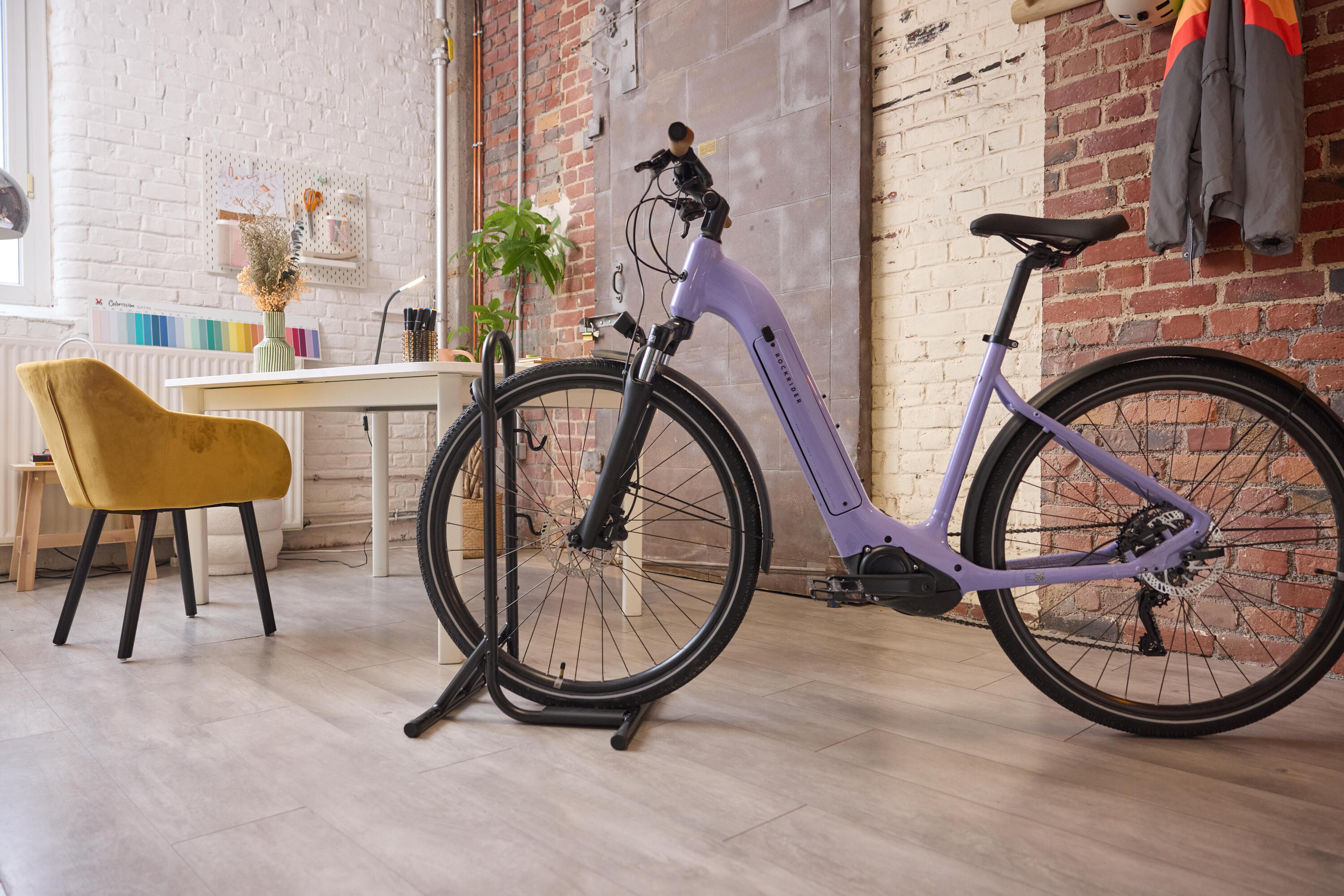 FCOUMY Supporto Da Pavimento Per Bicicletta, Autoportante, Verticale, Salvaspazio, Adatto Per Mountain Bike, Bici Da Strada, Con Diametro Massimo Di 73 Cm - Foto 6