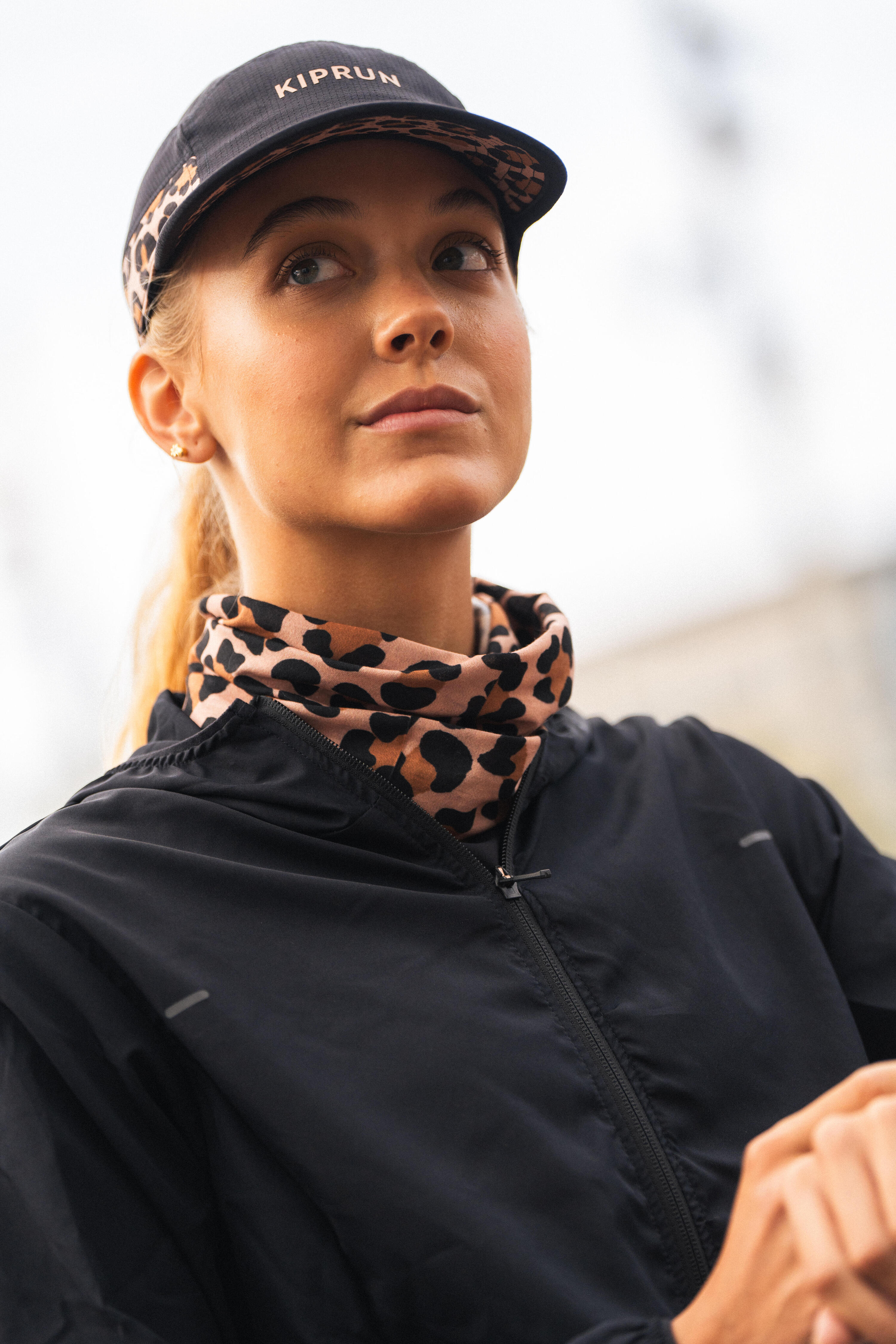 Giacca antivento running donna RUN 100 WIND nera 14/20