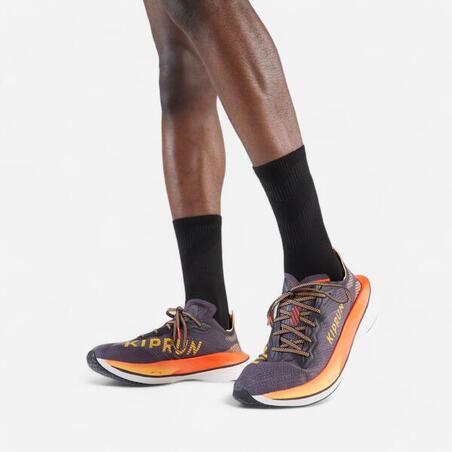 Кросівки чоловічі для бігу Kiprun KD900X чорні/оранжеві