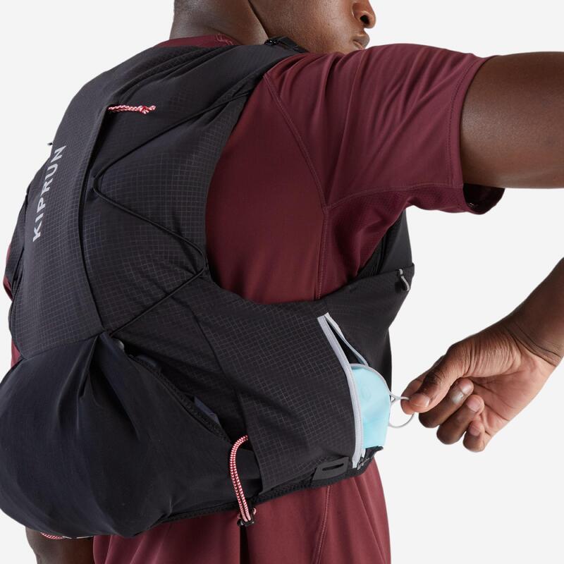 Sac trail running 15L mixte noir vendu avec poche à eau 2L - KIPRUN BAG 900