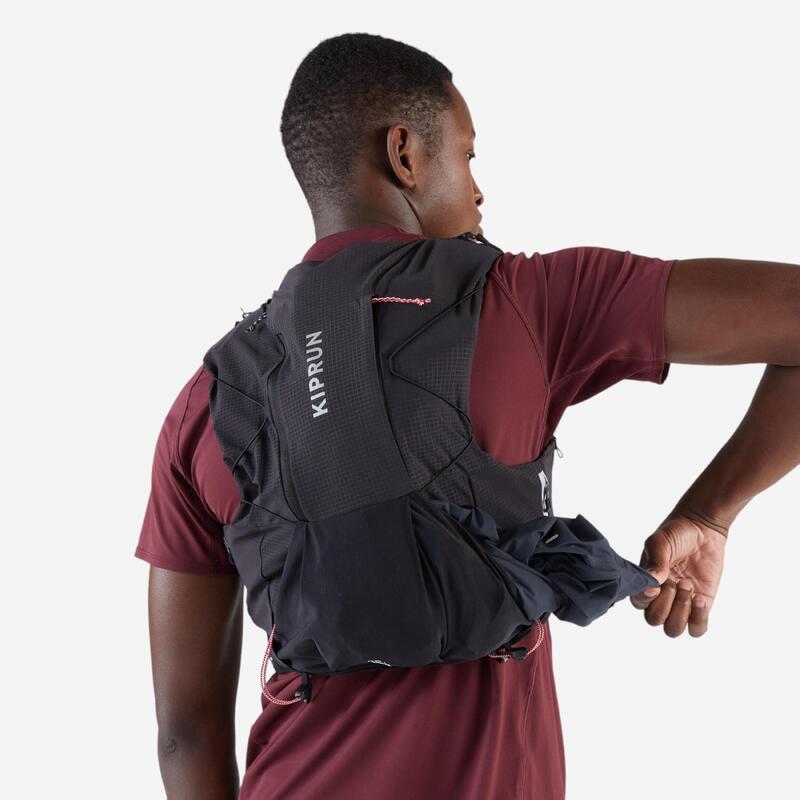 Sac trail running 15L mixte noir vendu avec poche à eau 2L - KIPRUN BAG 900