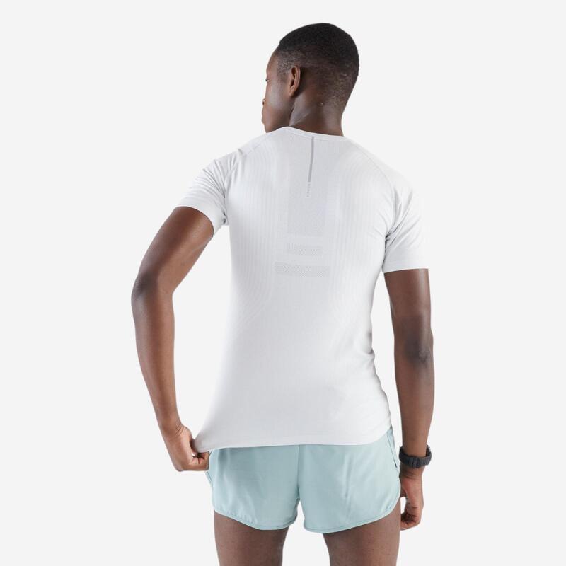 Pánské běžecké bezešvé tričko 500 Comfort Slim