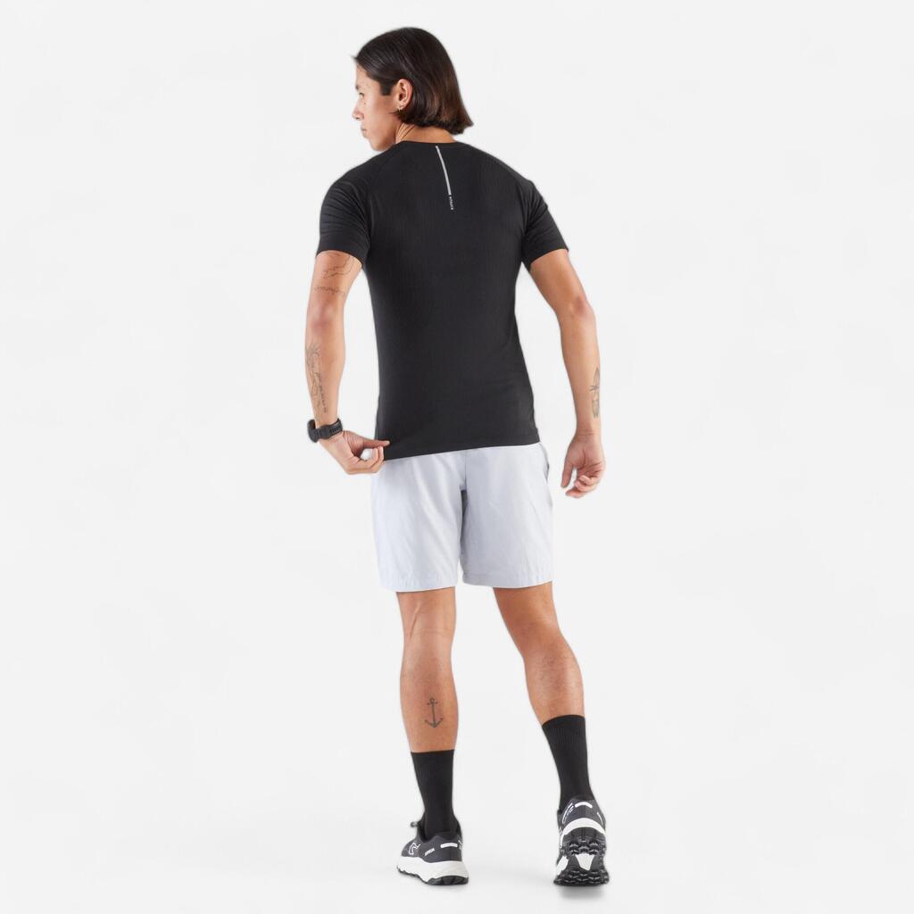 T-SHIRT DE RUNNING 500 CONFORT SLIM SANS COUTURES NOIR FUMÉ
