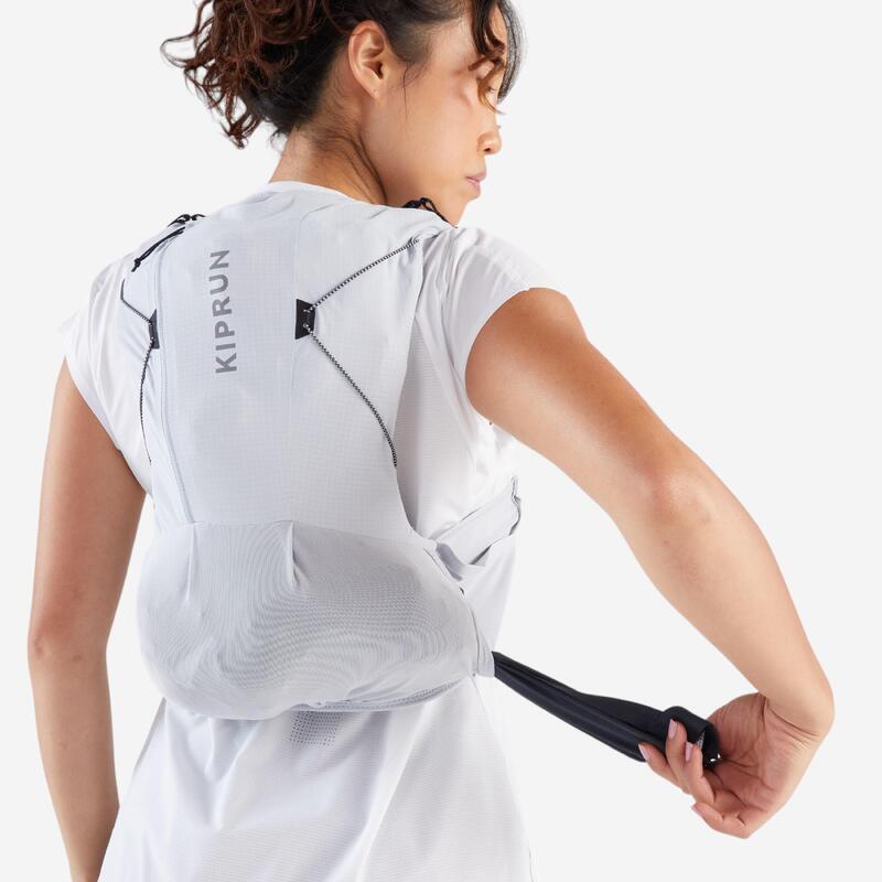 Sac trail running 10l mixte gris vendu avec poche à eau 1L - KIPRUN BAG 900
