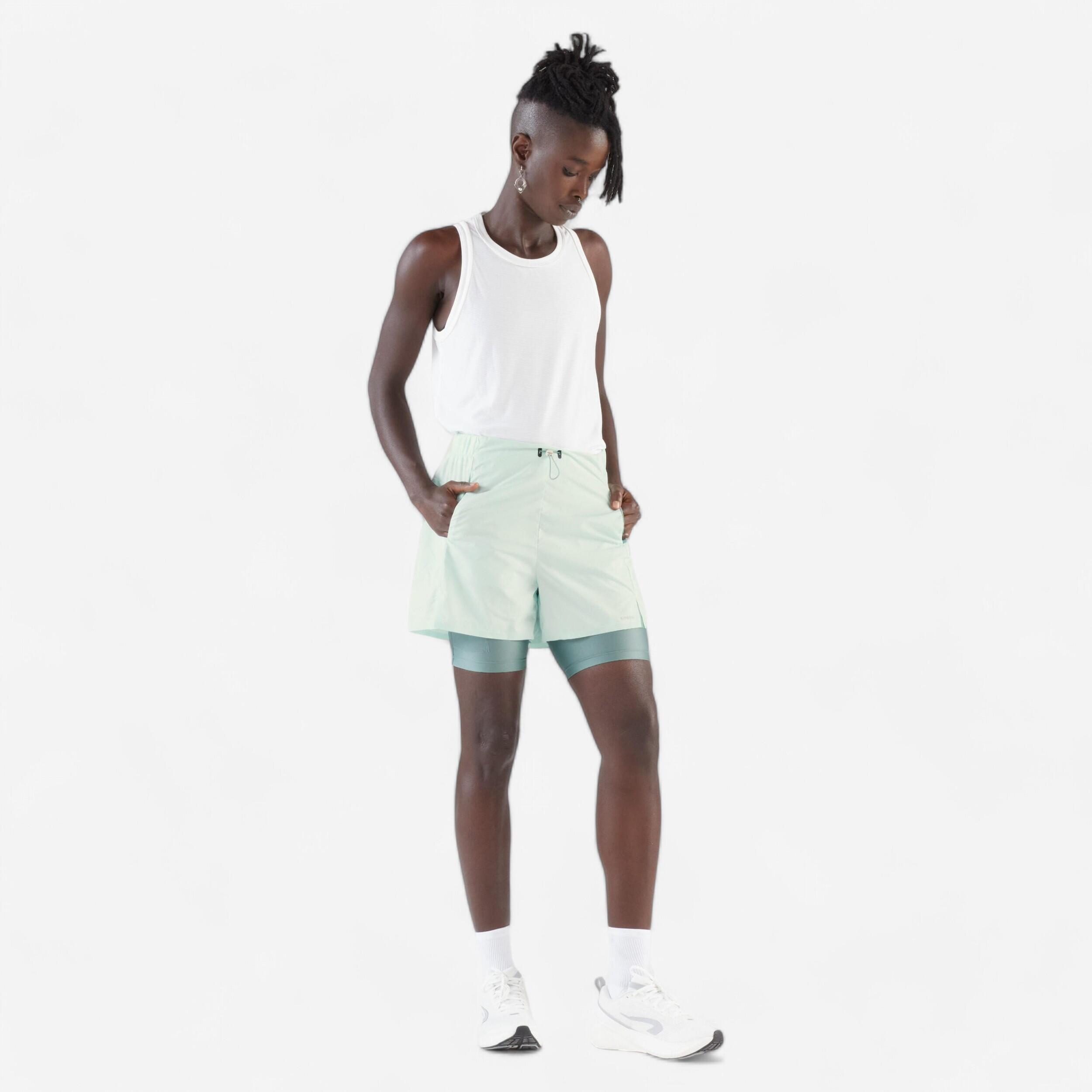 Short de course 2 en 1 respirant femme, Run 500 Dry vert - KIPRUN