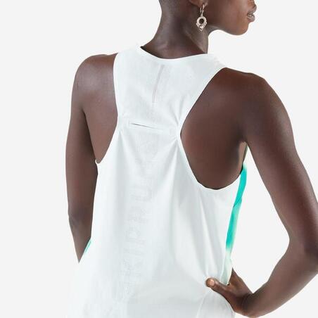 Майка жіноча Run 900 Light для бігу з зеленим принтом