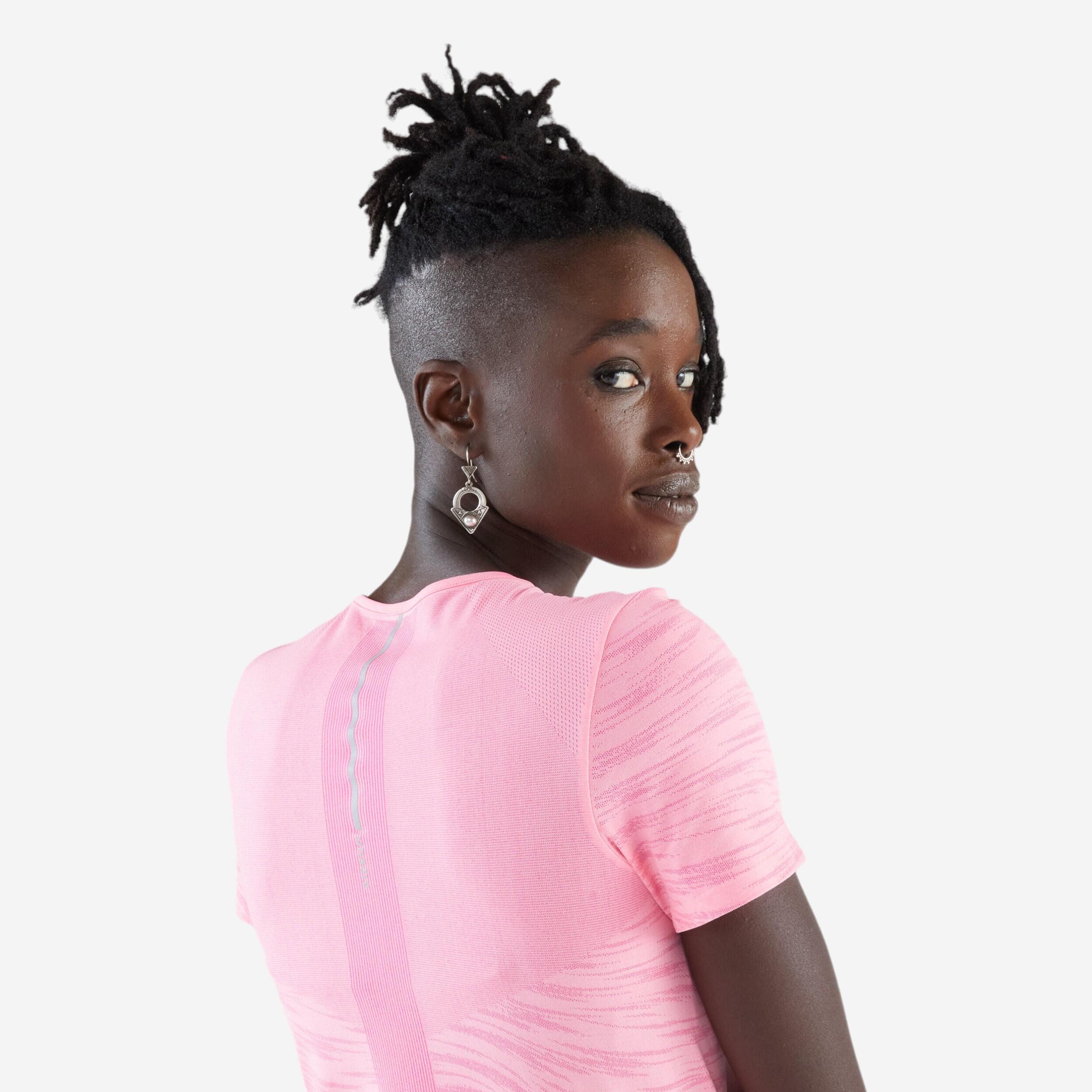 Naadloos hardloopshirt voor dames Run 500 Comfort roze 3/4