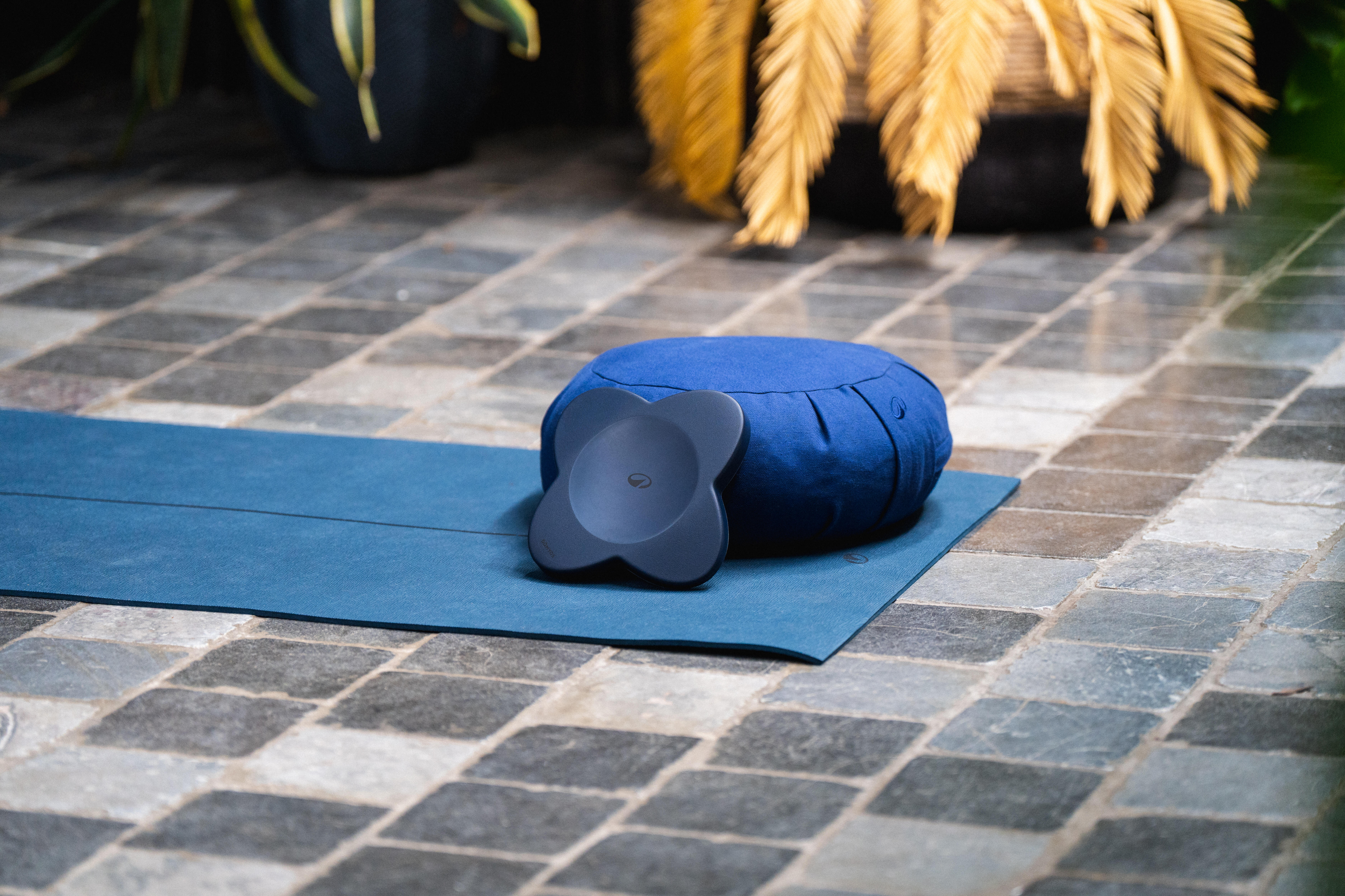 Lightweight Yoga Mat 180 x 50 cm - Dark Blue - DOMYOS