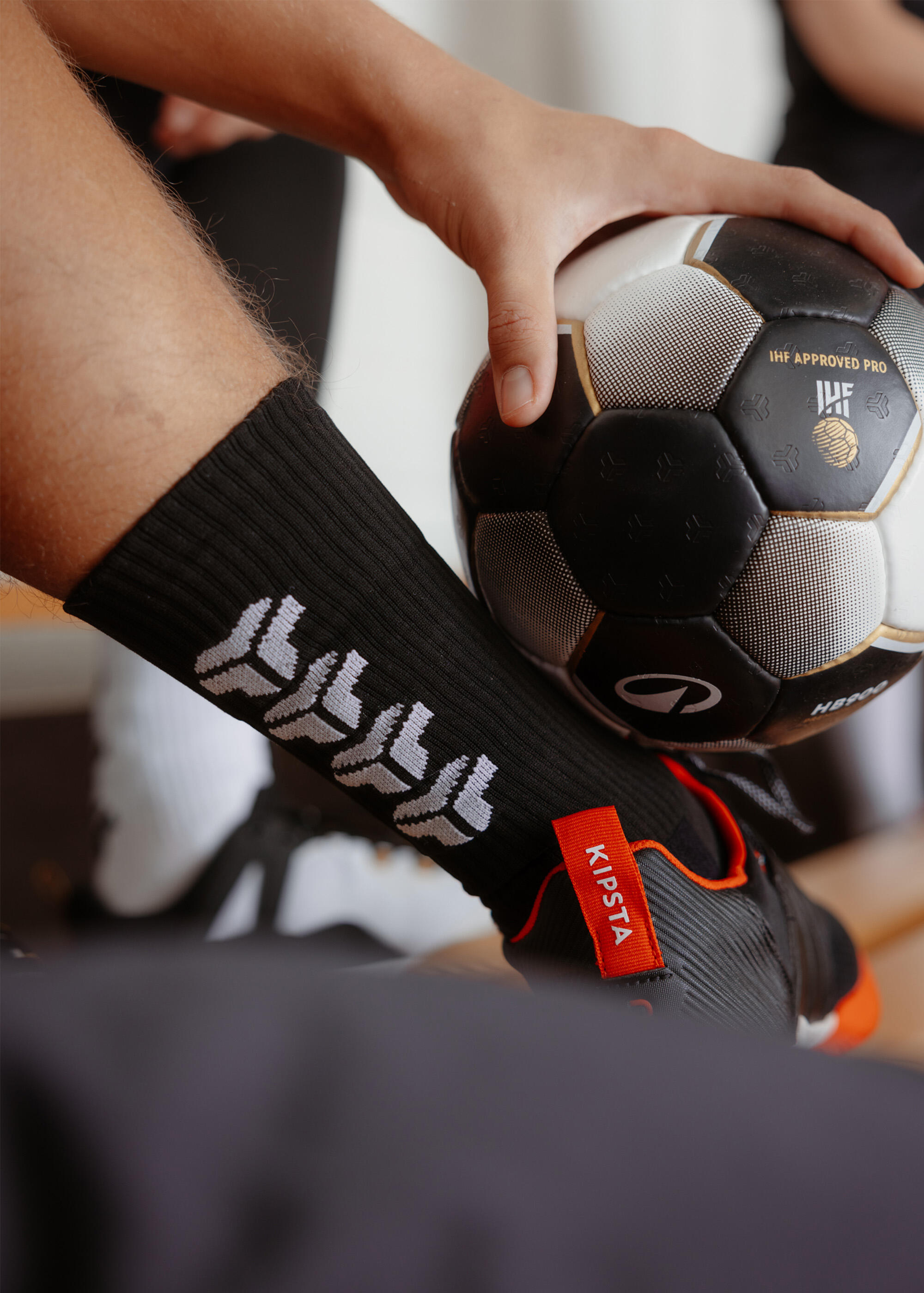 Chaussettes de handball adulte - 1 paire H500 MID noir / blanc 6/7