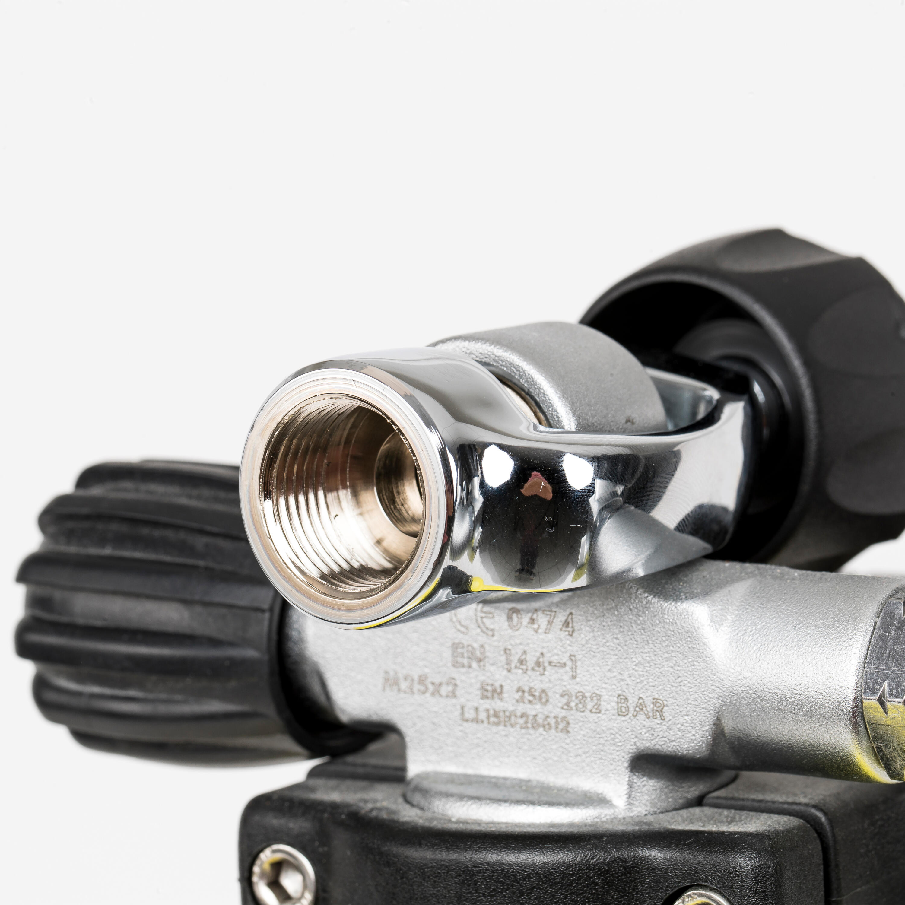 Adaptateur pour détendeur de plongée bouteille - conversion DIN/INT étrier 3/4