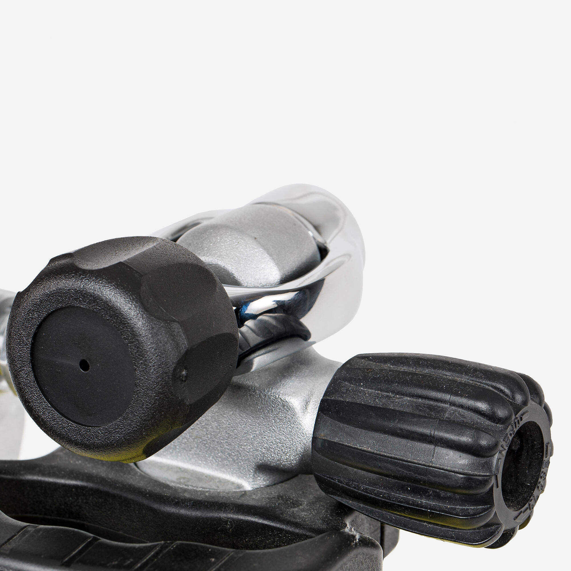 Adaptateur pour détendeur de plongée bouteille - conversion DIN/INT étrier 2/4