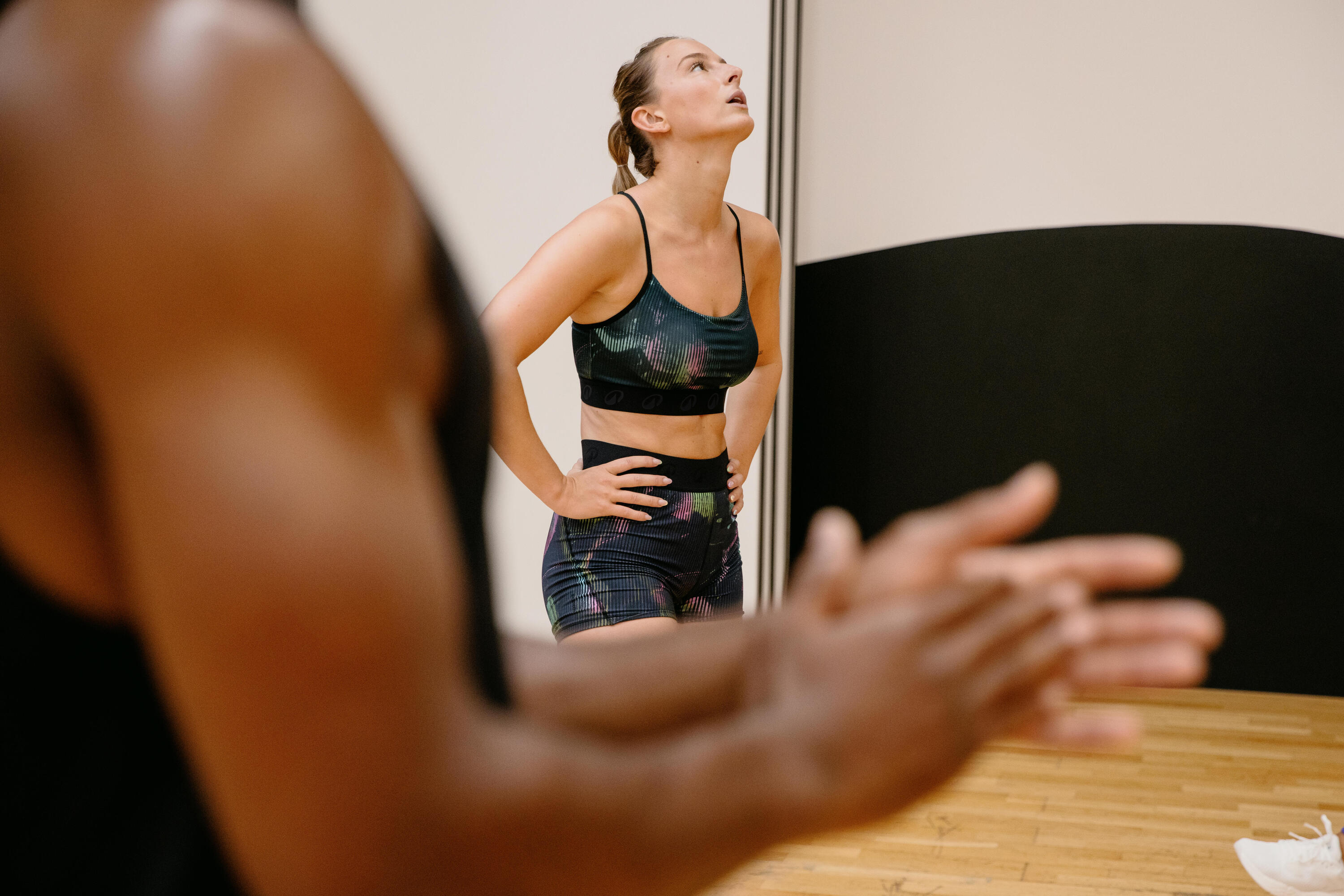 Soutien-gorge de sport à bretelles fines croisées et maintien léger femme 8/9